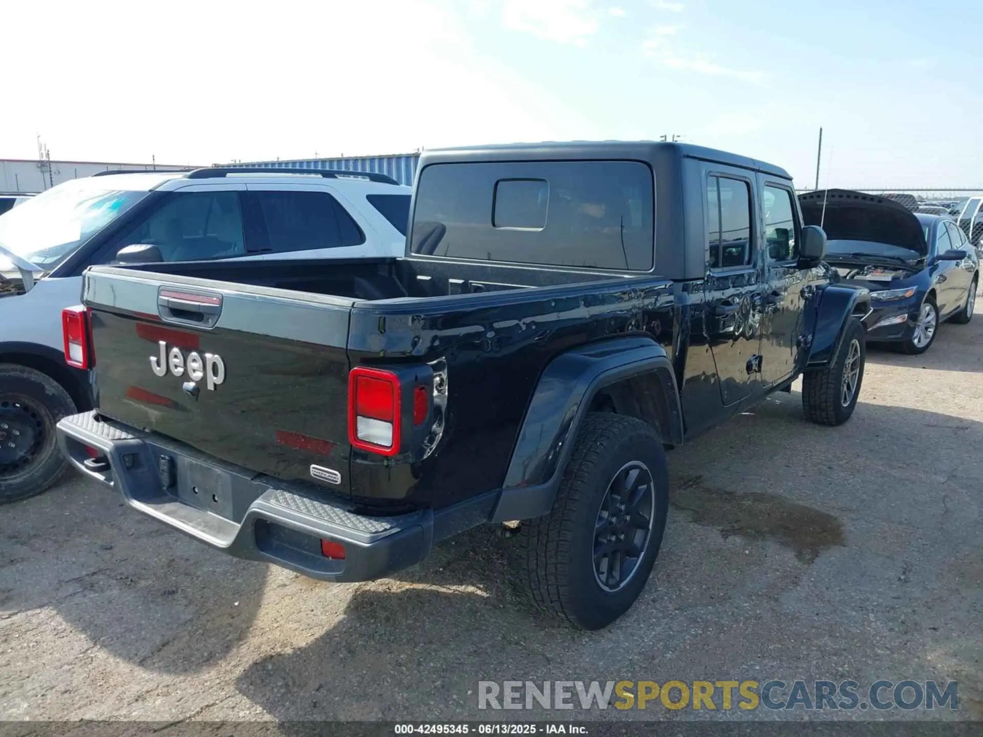 4 Photograph of a damaged car 1C6HJTFG2PL552850 JEEP GLADIATOR 2023