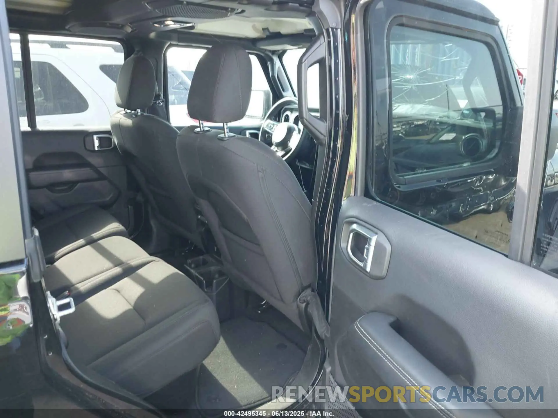 8 Photograph of a damaged car 1C6HJTFG2PL552850 JEEP GLADIATOR 2023
