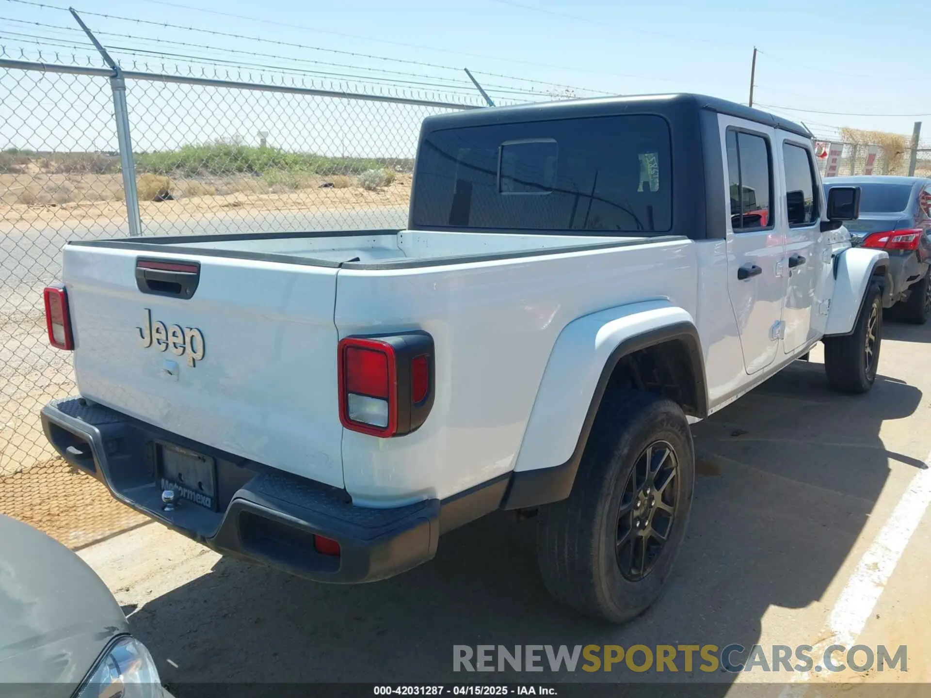 4 Photograph of a damaged car 1C6HJTFG5PL523116 JEEP GLADIATOR 2023
