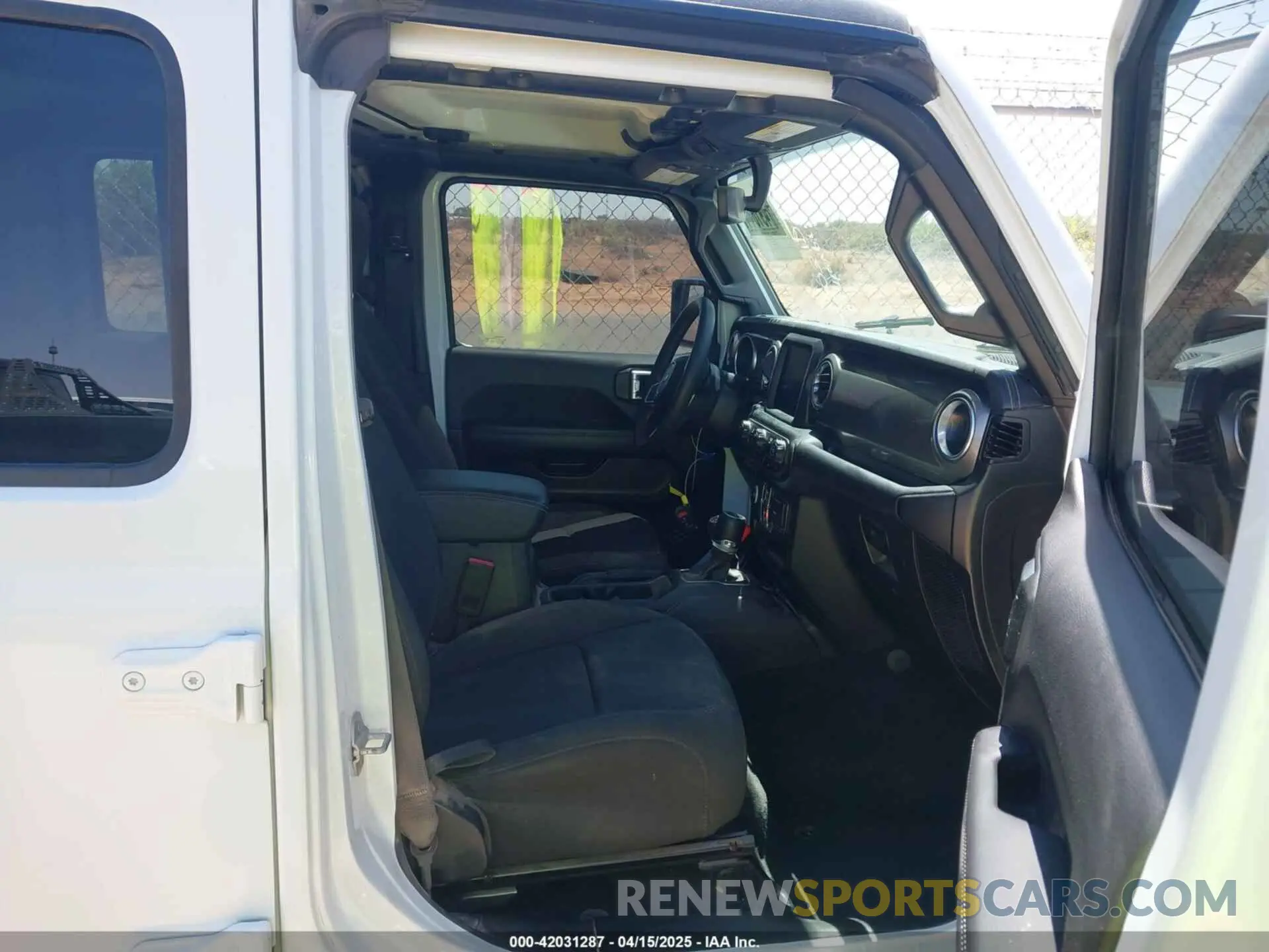 5 Photograph of a damaged car 1C6HJTFG5PL523116 JEEP GLADIATOR 2023