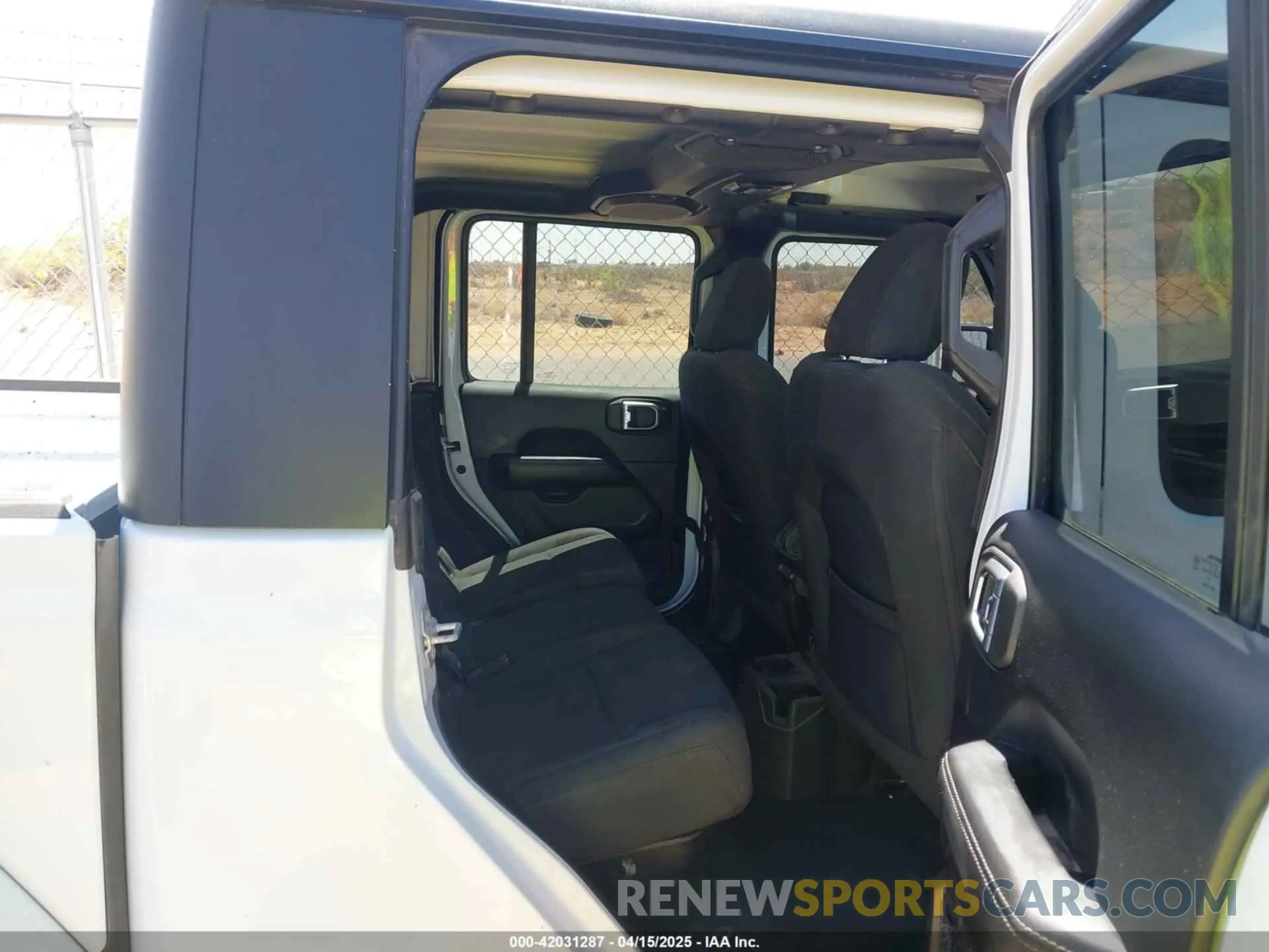 8 Photograph of a damaged car 1C6HJTFG5PL523116 JEEP GLADIATOR 2023