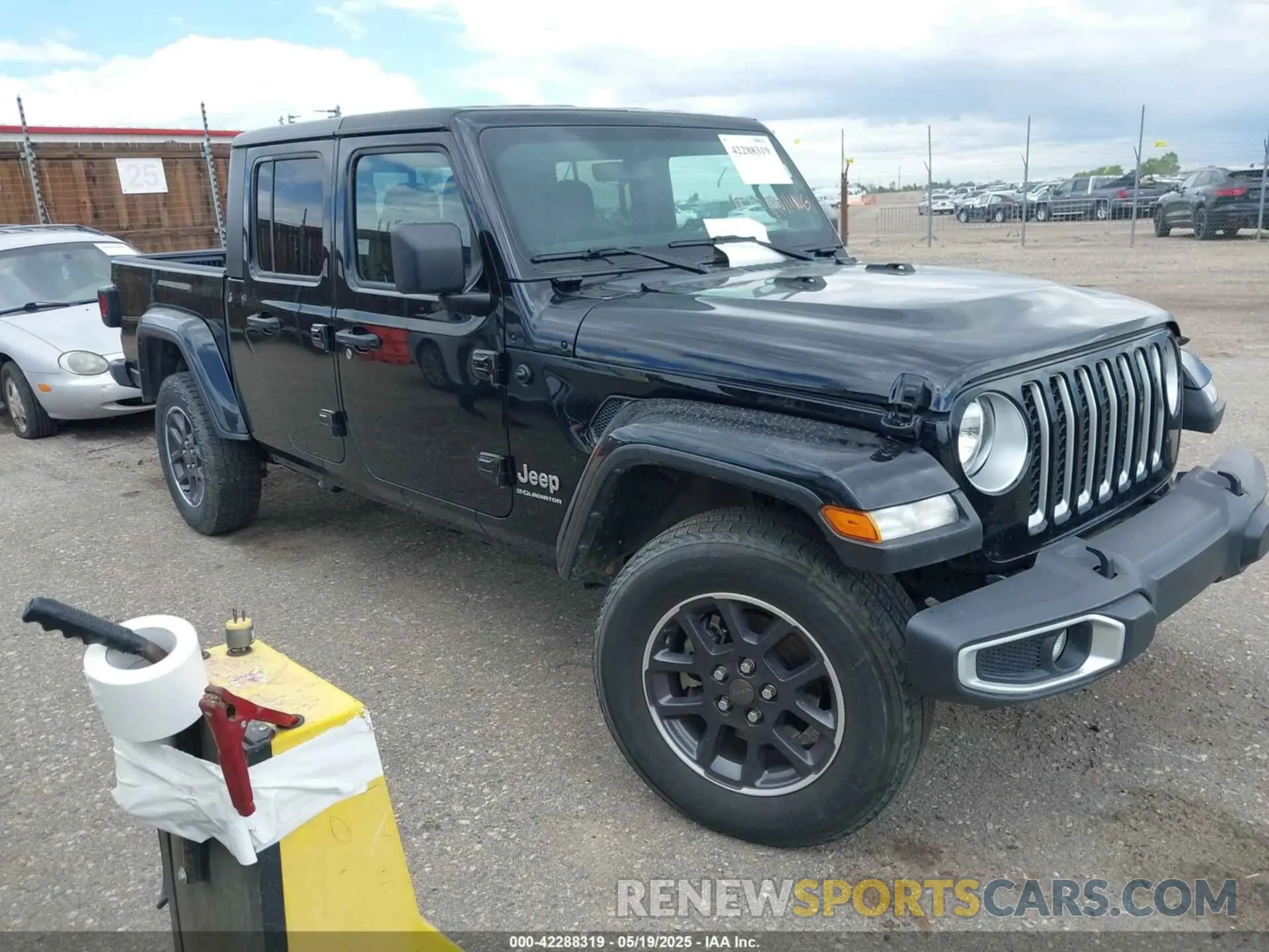 1 Photograph of a damaged car 1C6HJTFG5PL552826 JEEP GLADIATOR 2023