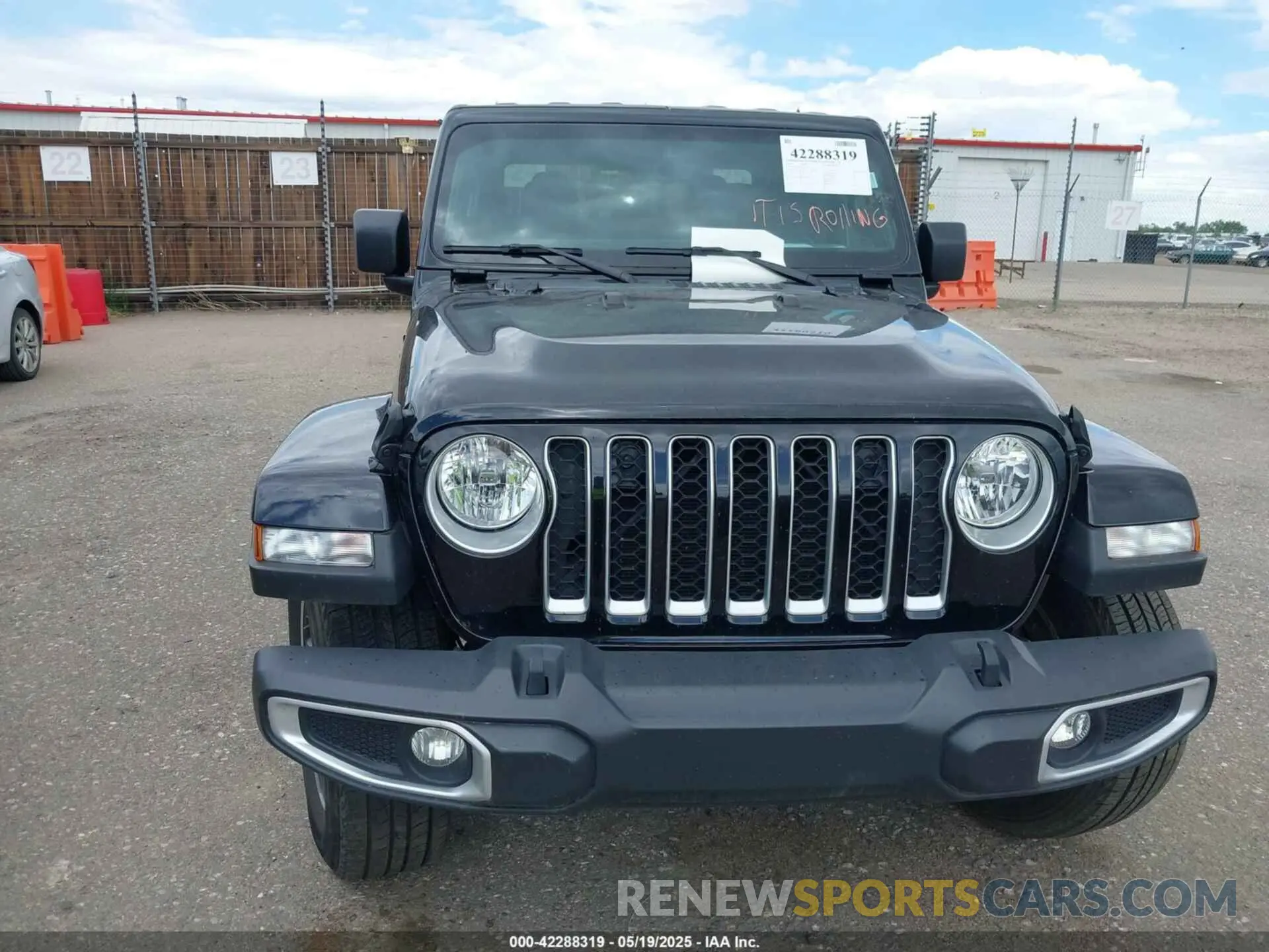 12 Photograph of a damaged car 1C6HJTFG5PL552826 JEEP GLADIATOR 2023
