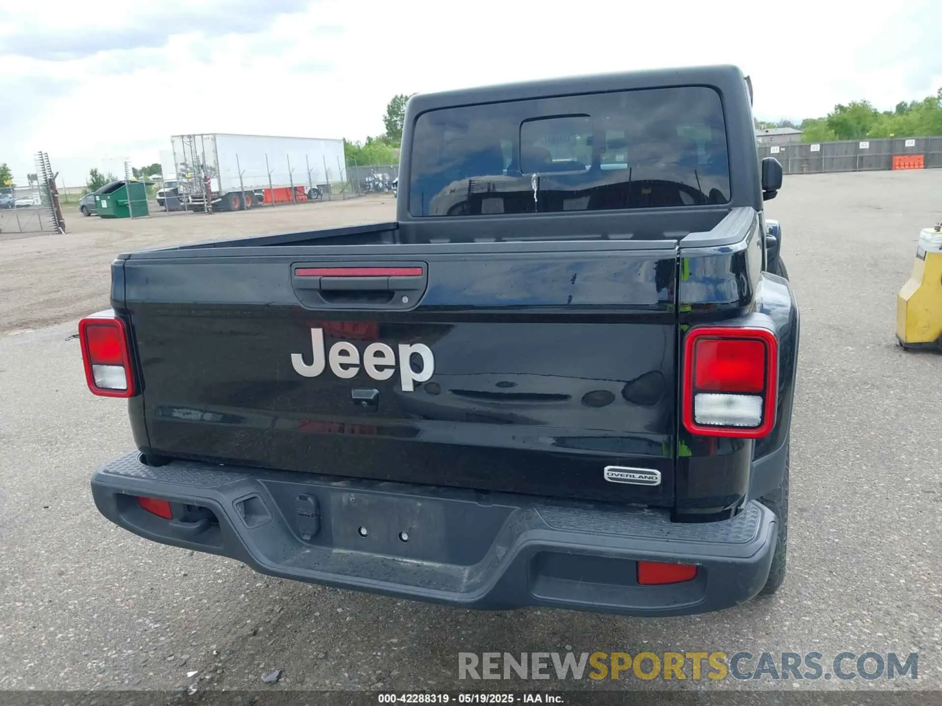 16 Photograph of a damaged car 1C6HJTFG5PL552826 JEEP GLADIATOR 2023