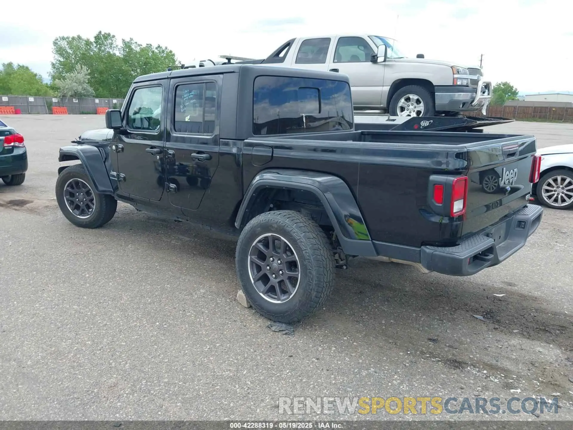 3 Photograph of a damaged car 1C6HJTFG5PL552826 JEEP GLADIATOR 2023