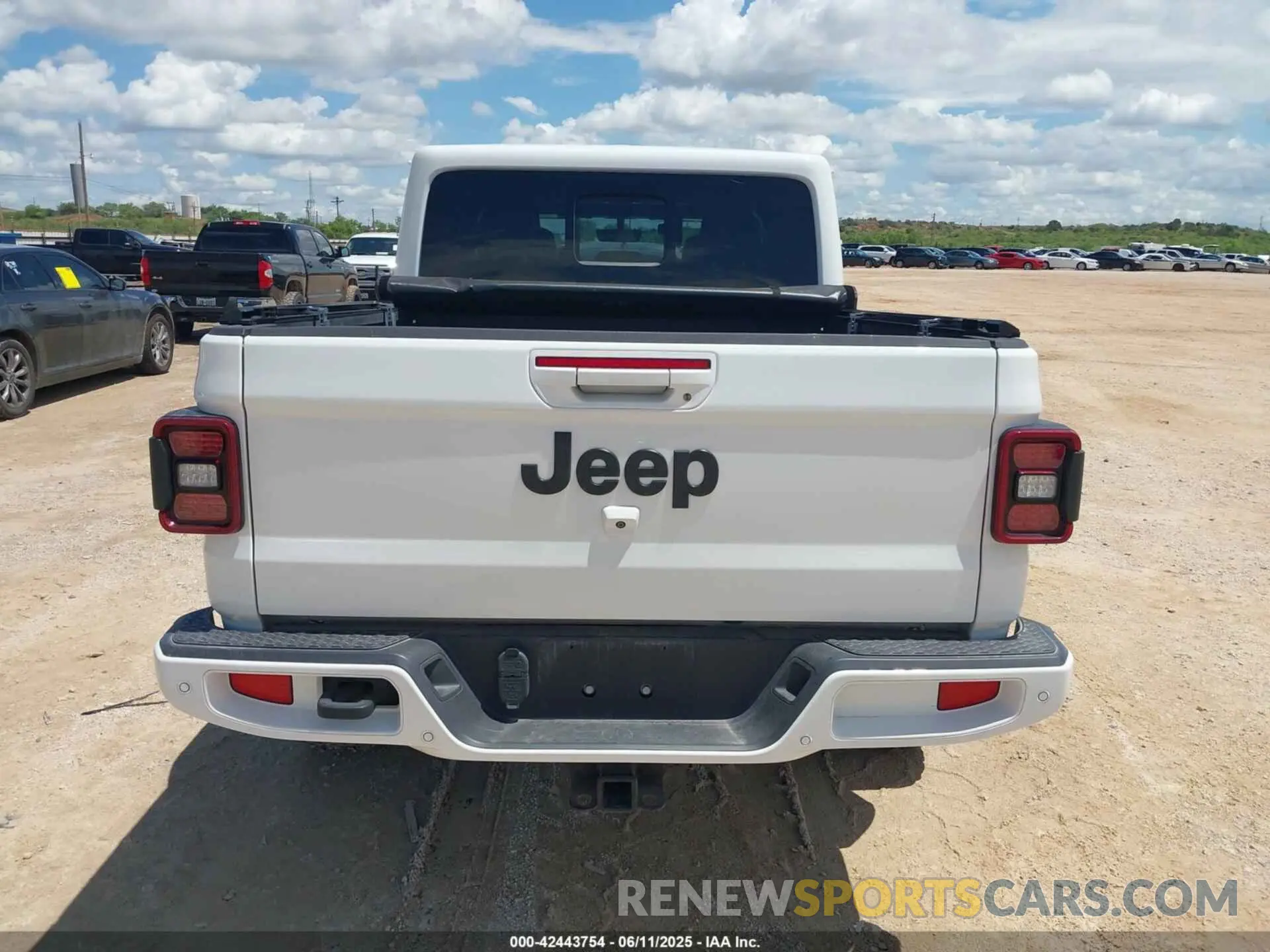 16 Photograph of a damaged car 1C6HJTFG7PL579008 JEEP GLADIATOR 2023