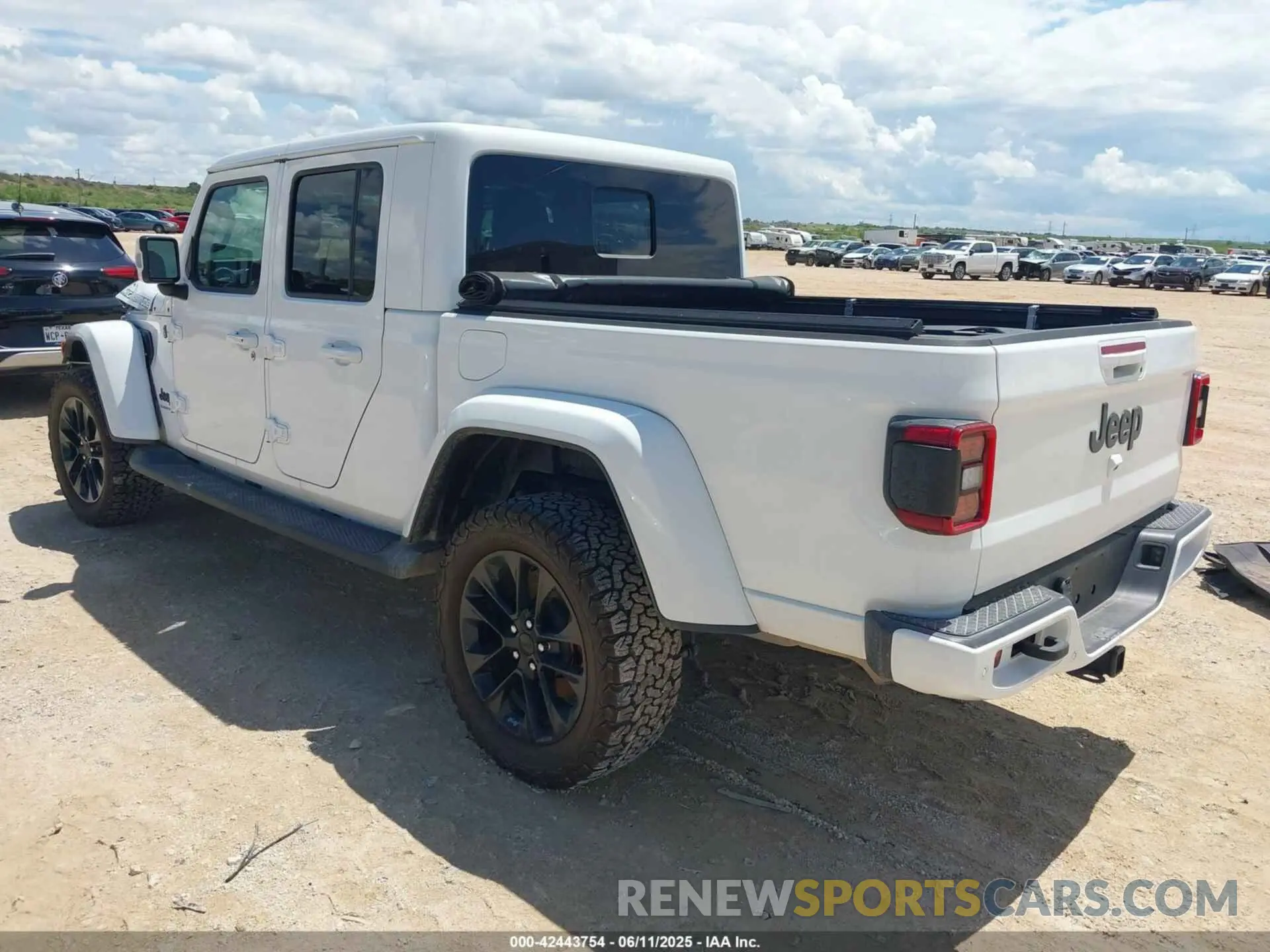 3 Photograph of a damaged car 1C6HJTFG7PL579008 JEEP GLADIATOR 2023