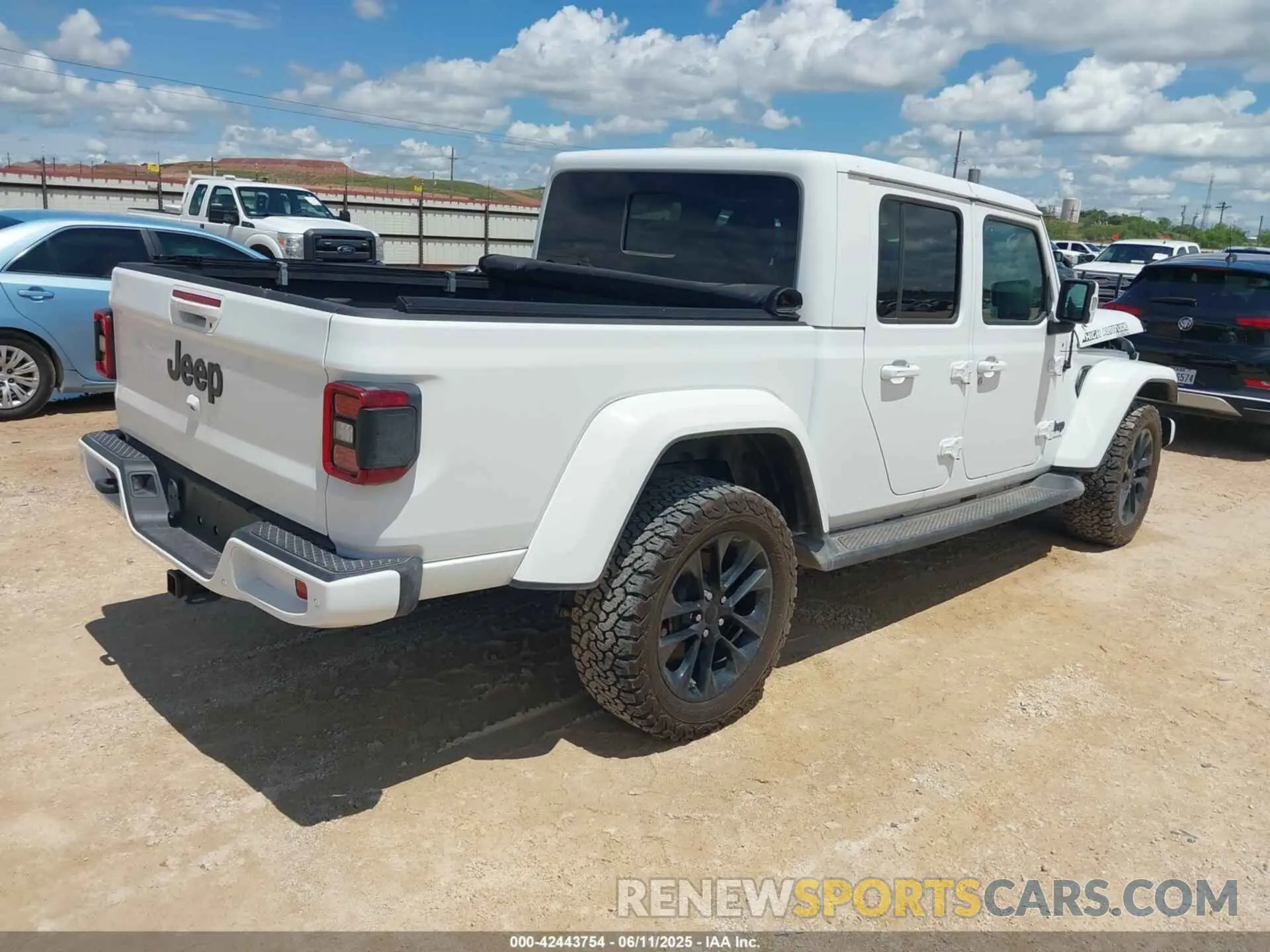 4 Photograph of a damaged car 1C6HJTFG7PL579008 JEEP GLADIATOR 2023