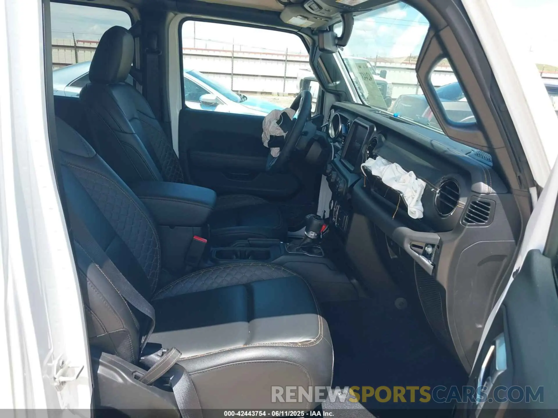 5 Photograph of a damaged car 1C6HJTFG7PL579008 JEEP GLADIATOR 2023