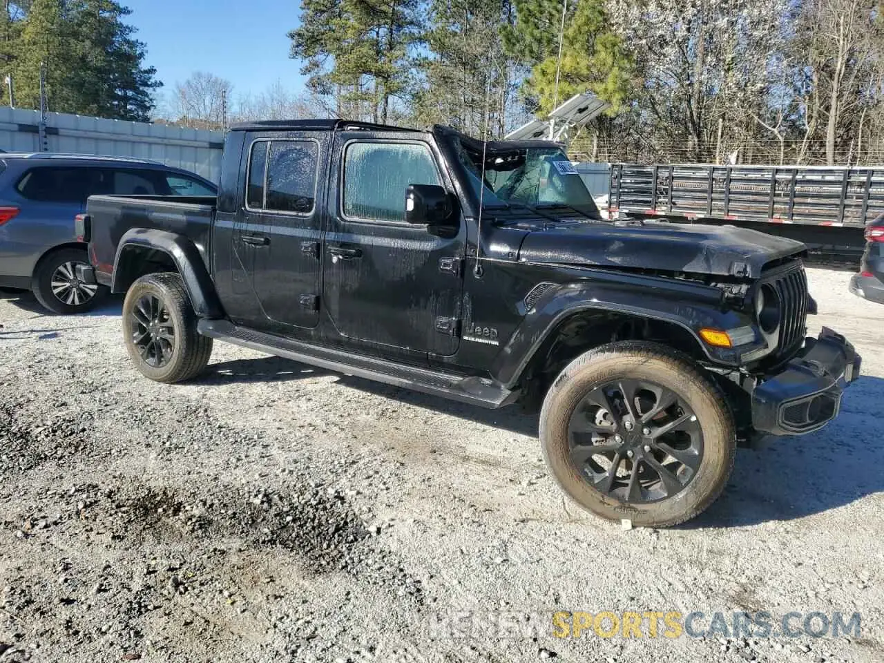 4 Photograph of a damaged car 1C6HJTFG8PL528455 JEEP GLADIATOR 2023