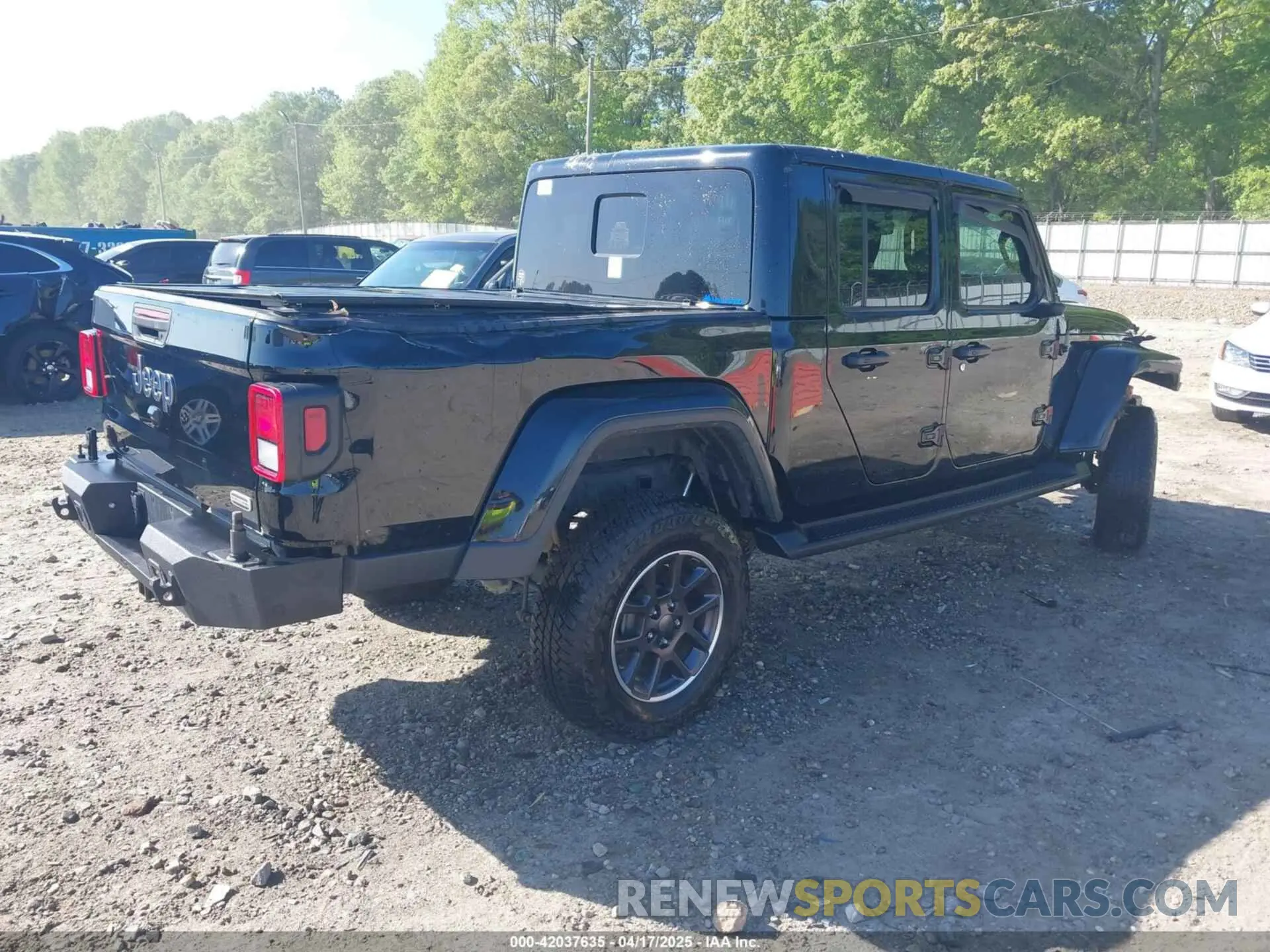 4 Photograph of a damaged car 1C6HJTFG9PL549685 JEEP GLADIATOR 2023