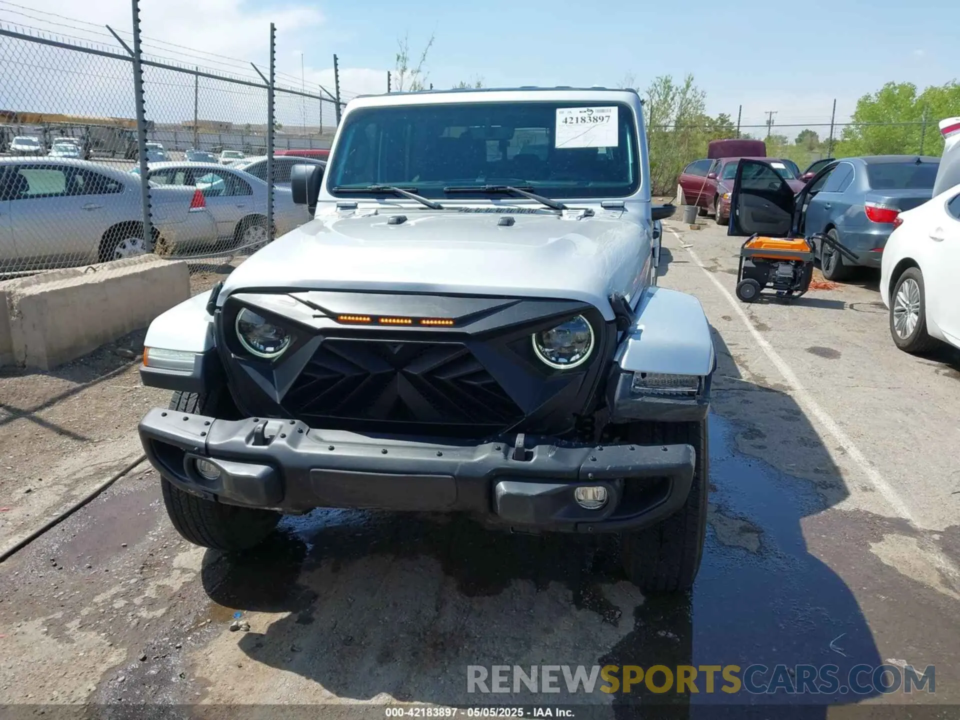 12 Photograph of a damaged car 1C6JJTAG3PL517372 JEEP GLADIATOR 2023