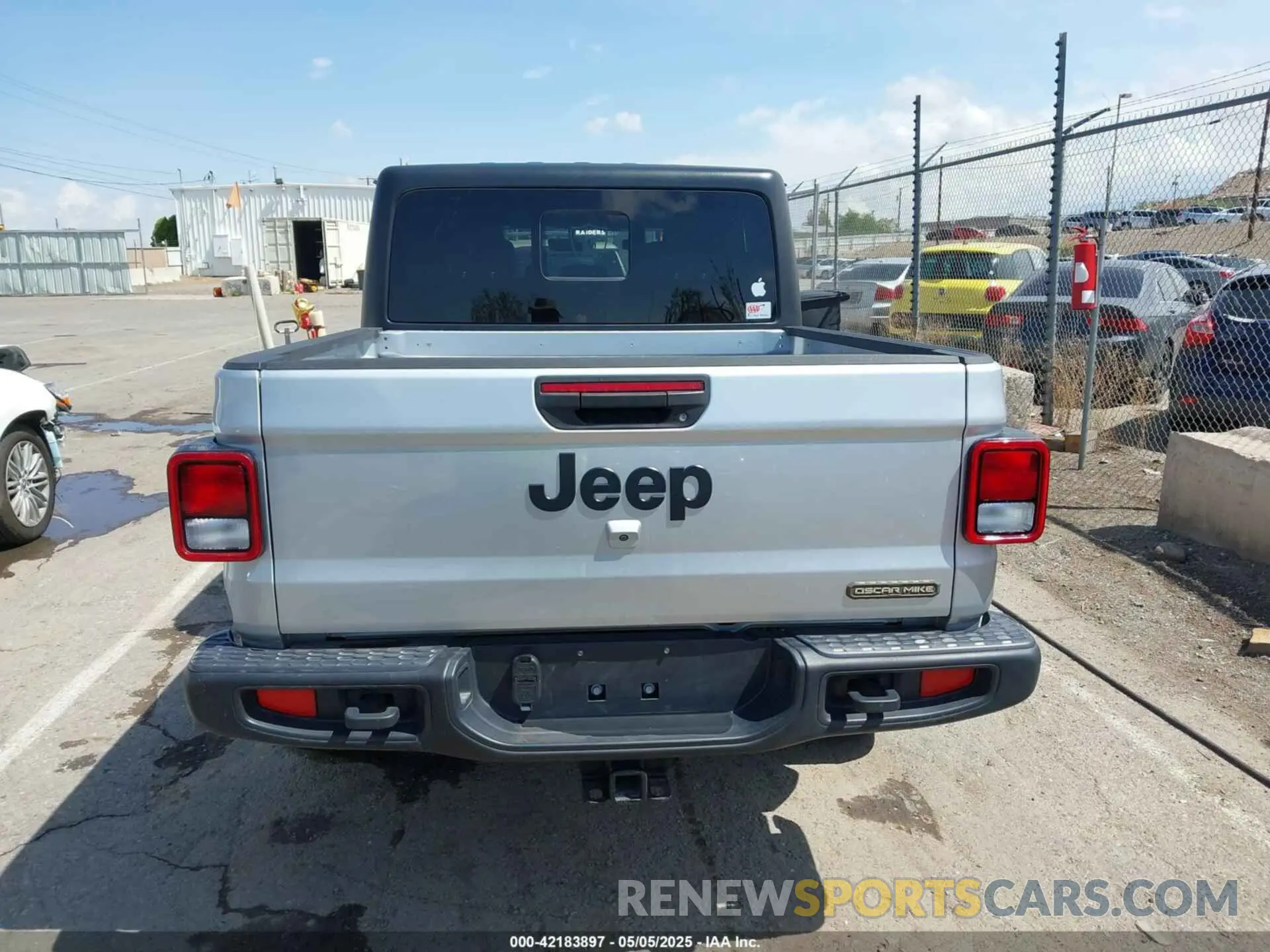 16 Photograph of a damaged car 1C6JJTAG3PL517372 JEEP GLADIATOR 2023