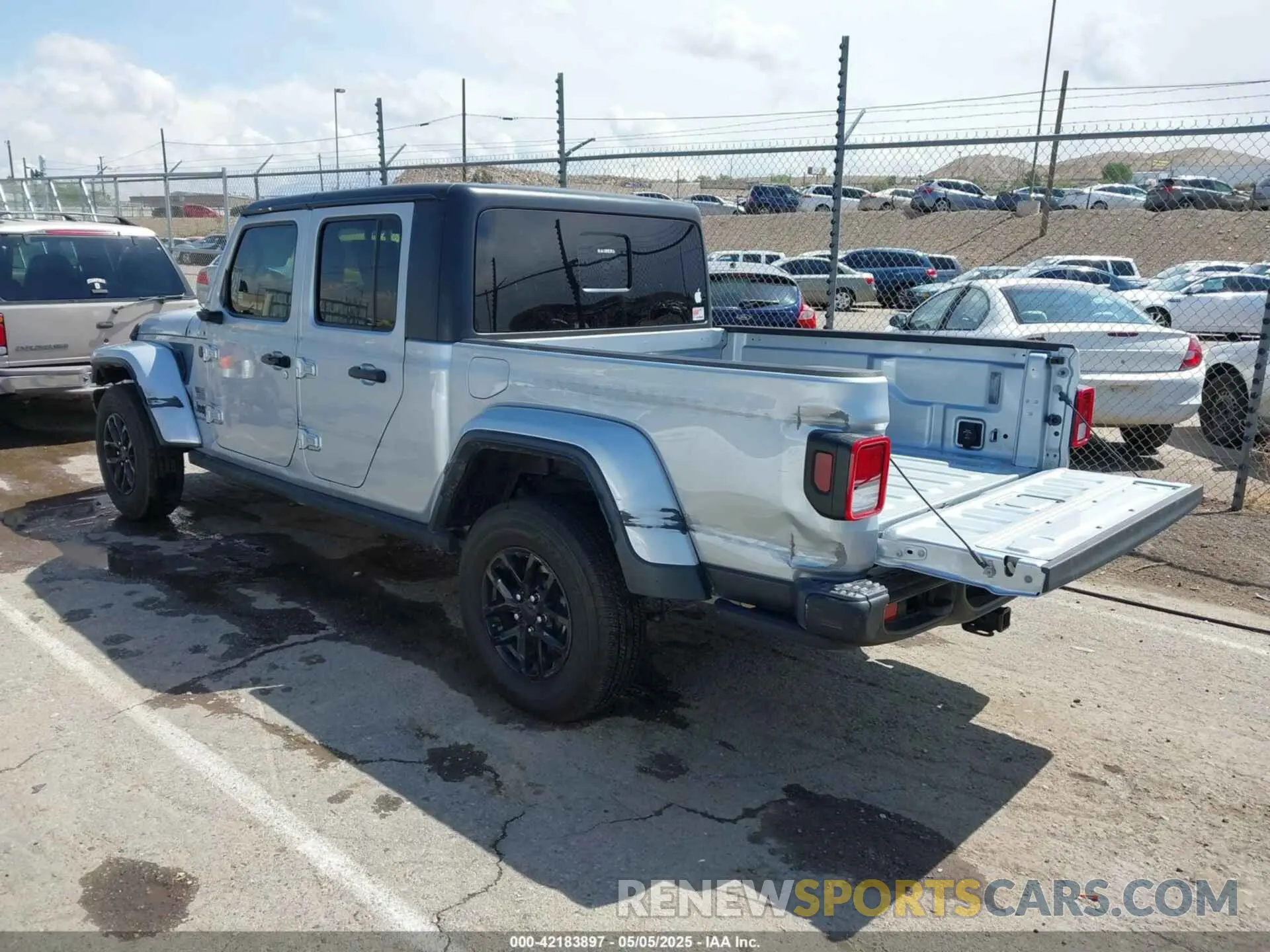 3 Photograph of a damaged car 1C6JJTAG3PL517372 JEEP GLADIATOR 2023