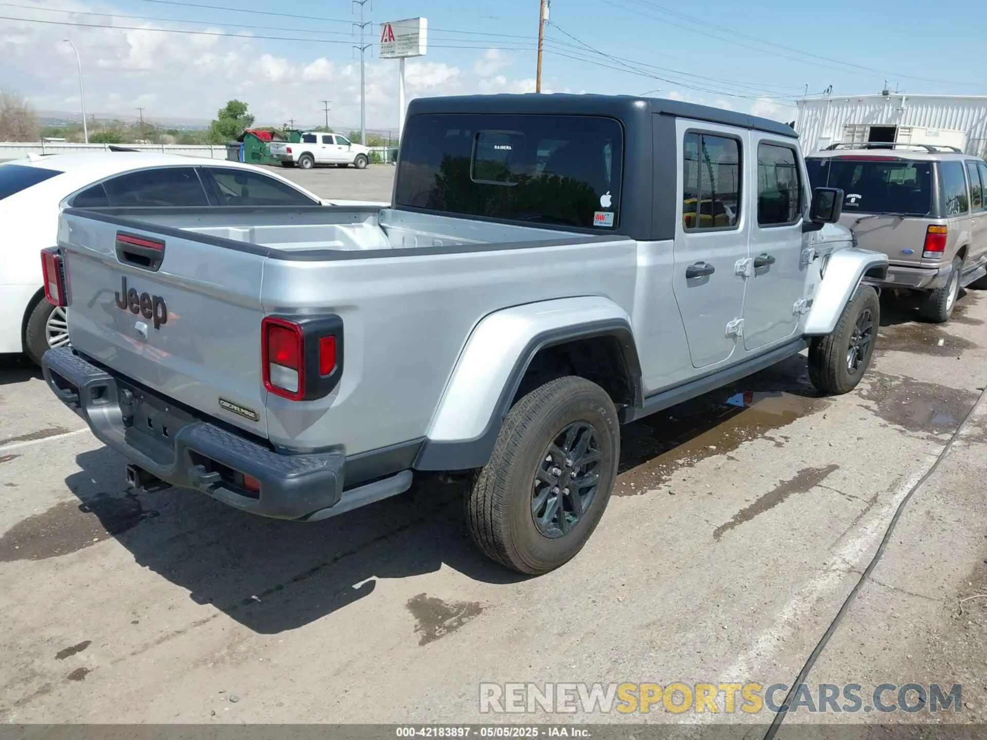 4 Photograph of a damaged car 1C6JJTAG3PL517372 JEEP GLADIATOR 2023