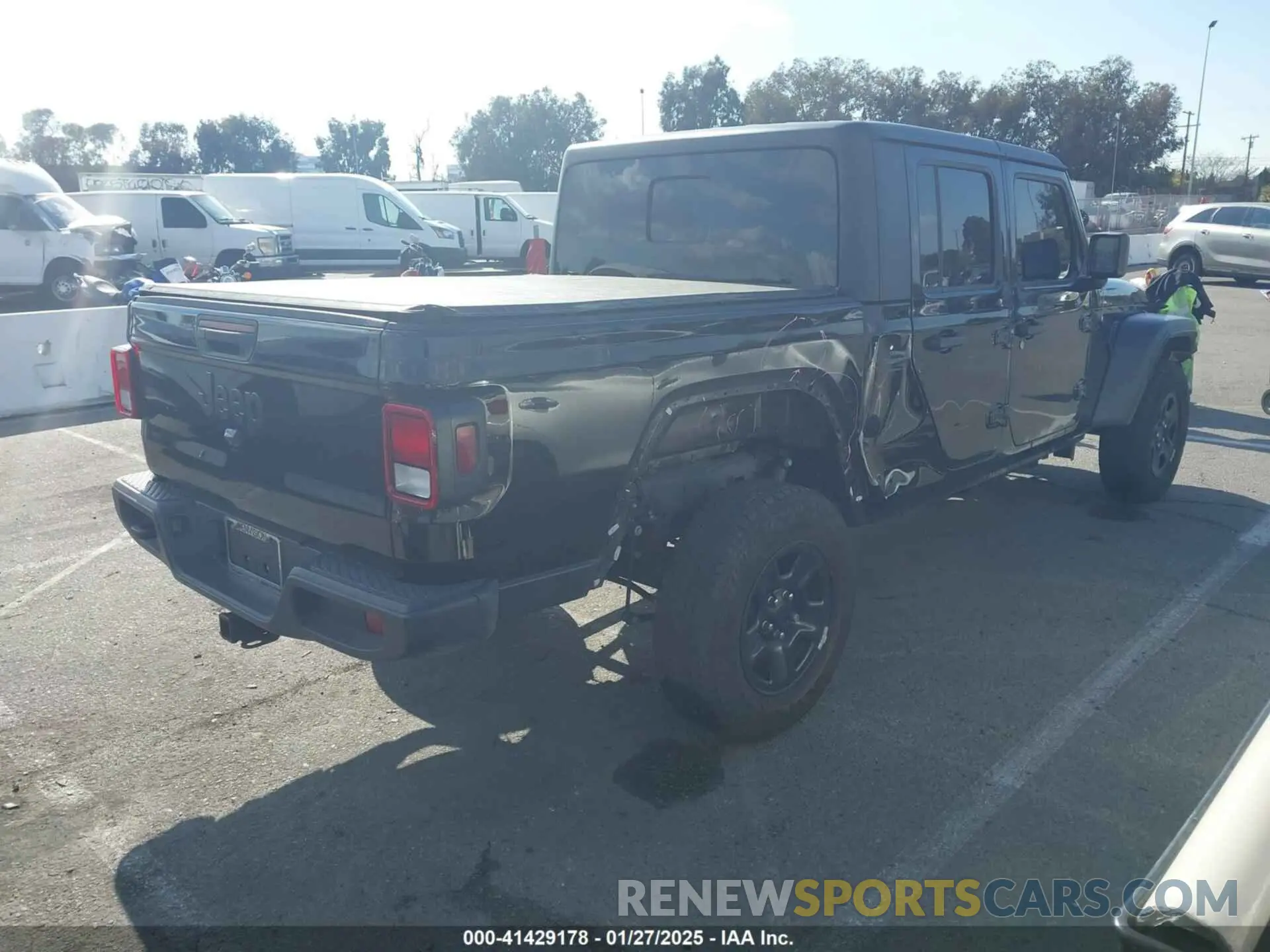 4 Photograph of a damaged car 1C6JJTAG4PL550025 JEEP GLADIATOR 2023