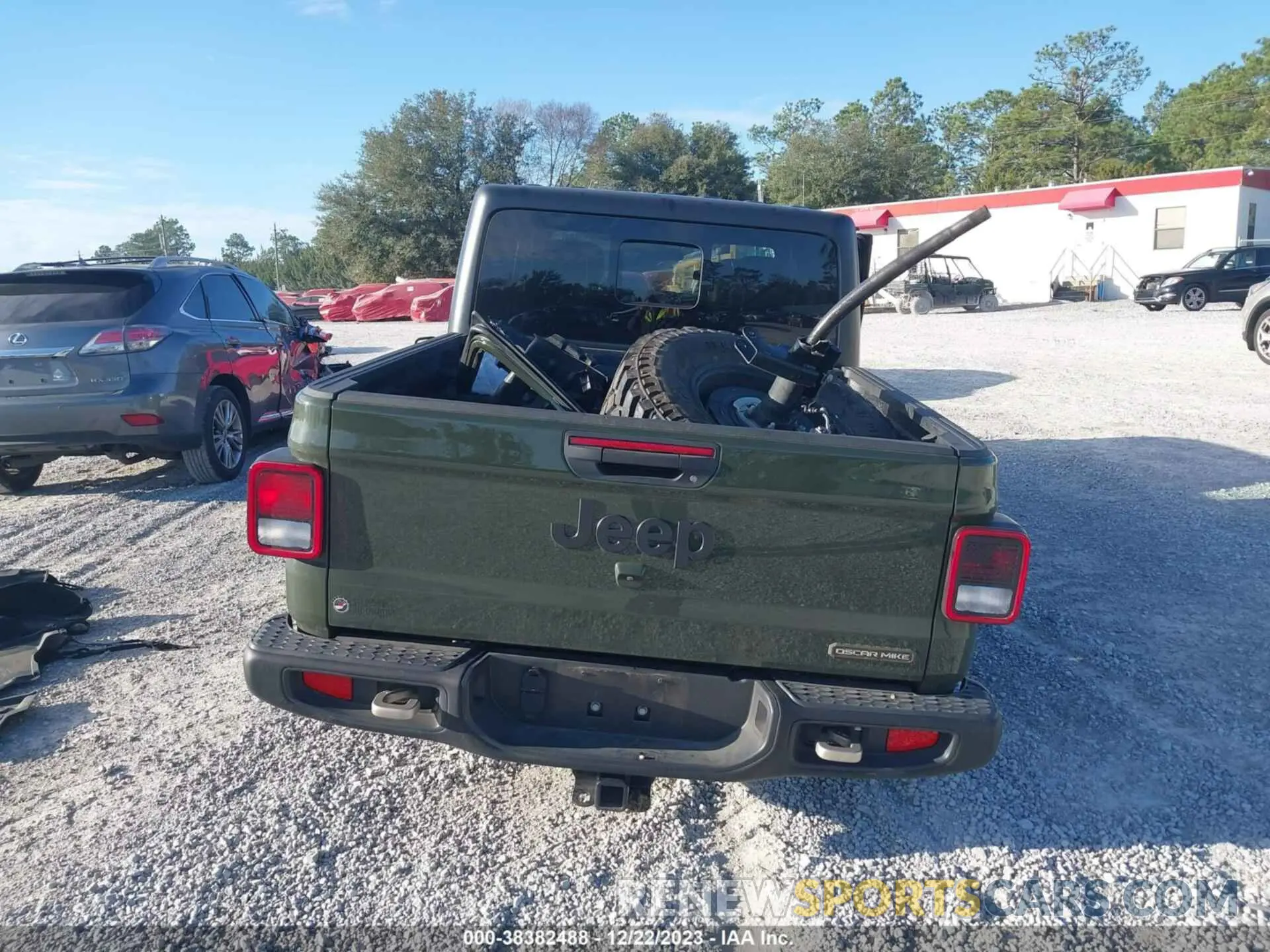 17 Photograph of a damaged car 1C6JJTAG7PL518346 JEEP GLADIATOR 2023