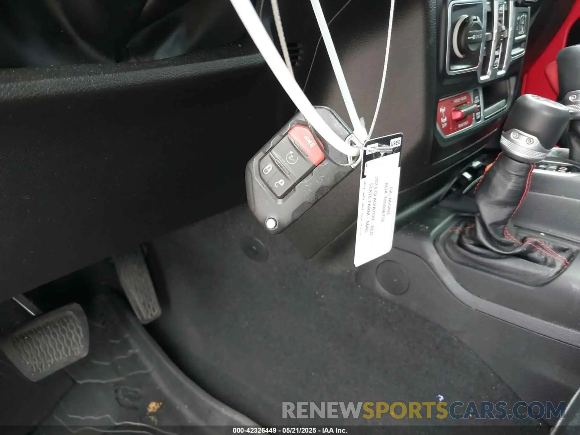 11 Photograph of a damaged car 1C6JJTBG2PL509200 JEEP GLADIATOR 2023