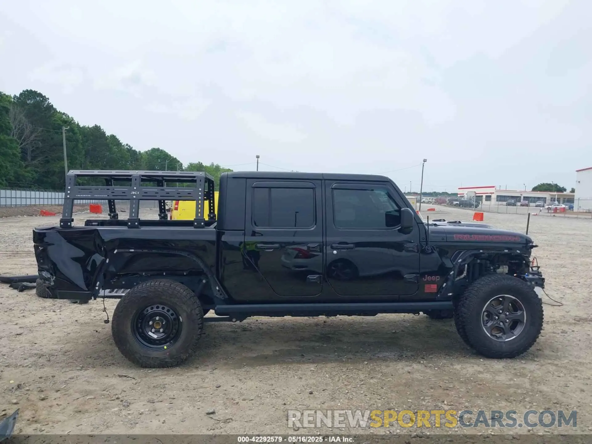 14 Photograph of a damaged car 1C6JJTBG2PL572717 JEEP GLADIATOR 2023