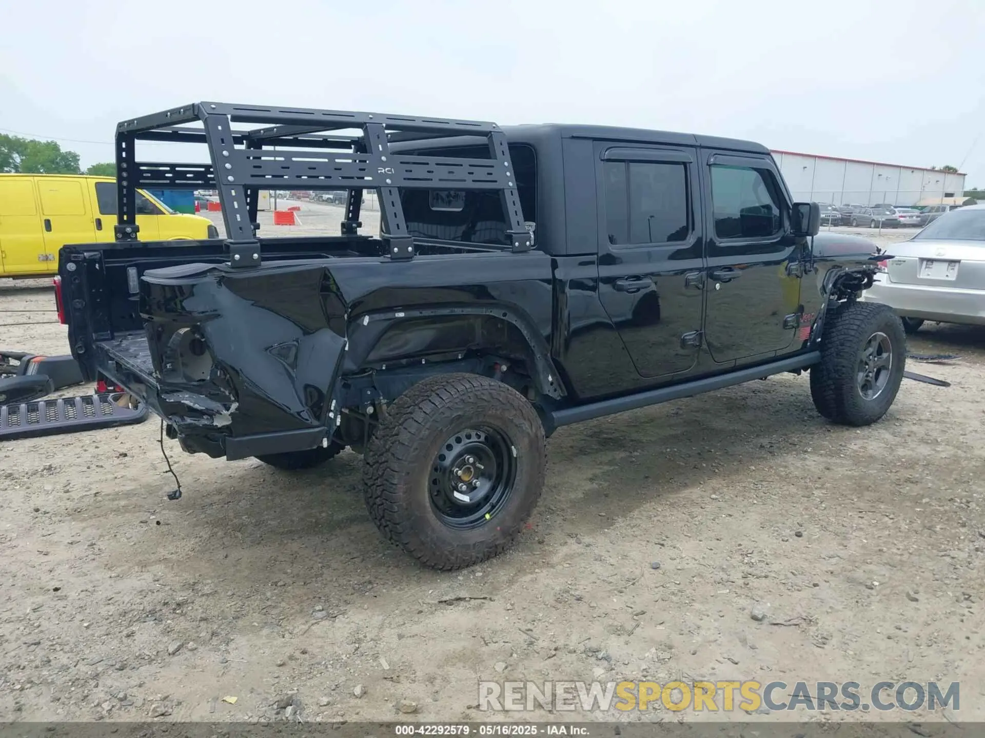 4 Photograph of a damaged car 1C6JJTBG2PL572717 JEEP GLADIATOR 2023