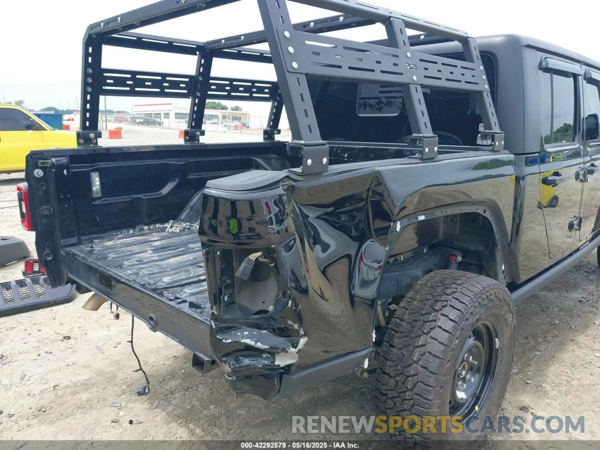 6 Photograph of a damaged car 1C6JJTBG2PL572717 JEEP GLADIATOR 2023