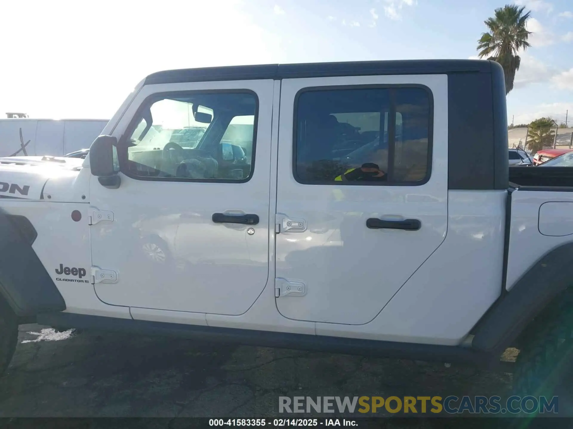 14 Photograph of a damaged car 1C6JJTBG5PL566958 JEEP GLADIATOR 2023