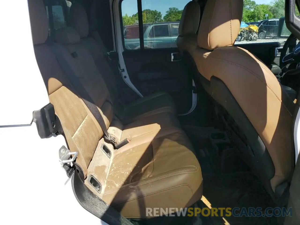 10 Photograph of a damaged car 1C6JJTBG9PL546437 JEEP GLADIATOR 2023