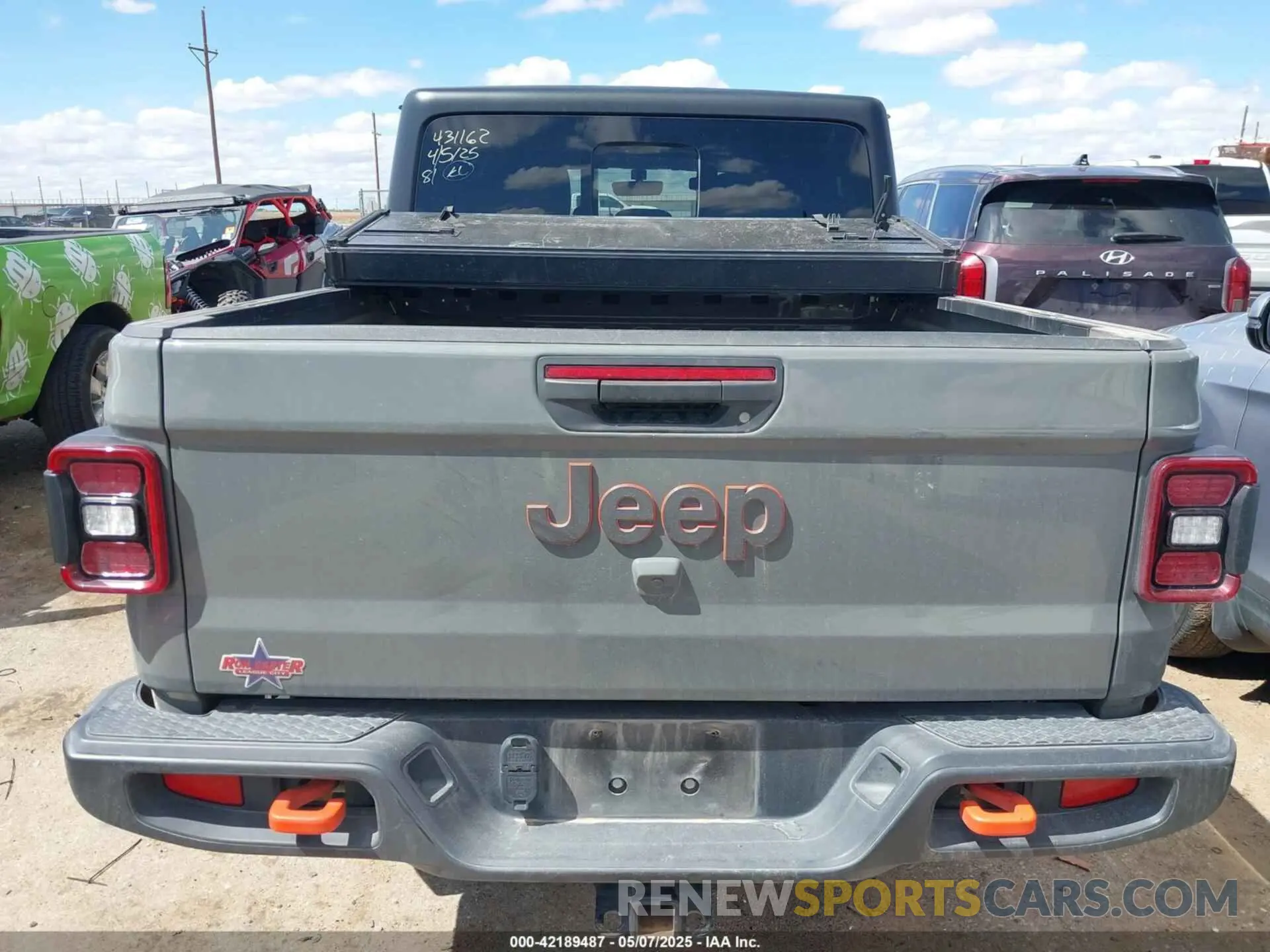 16 Photograph of a damaged car 1C6JJTEG2PL561809 JEEP GLADIATOR 2023