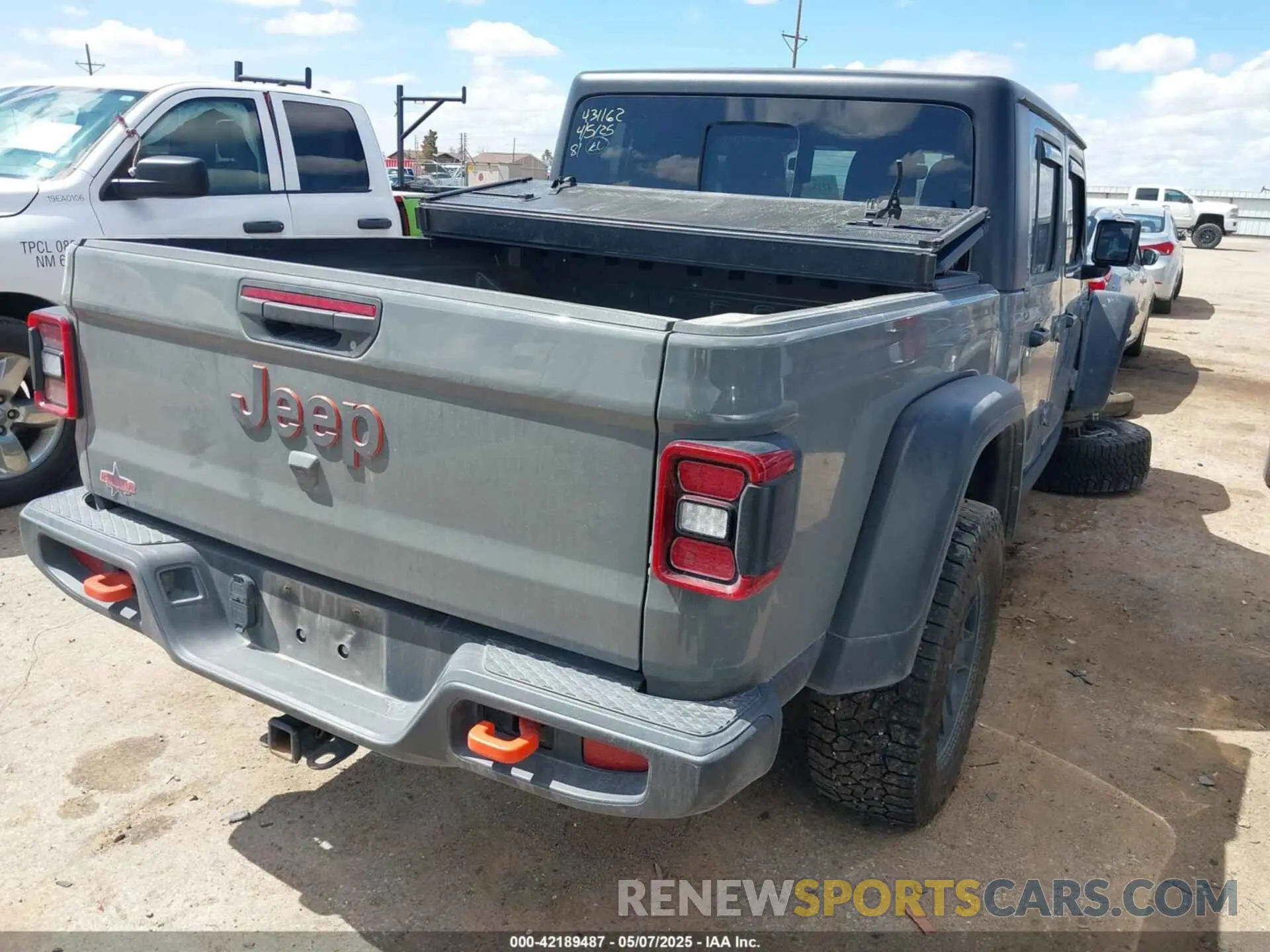 4 Photograph of a damaged car 1C6JJTEG2PL561809 JEEP GLADIATOR 2023