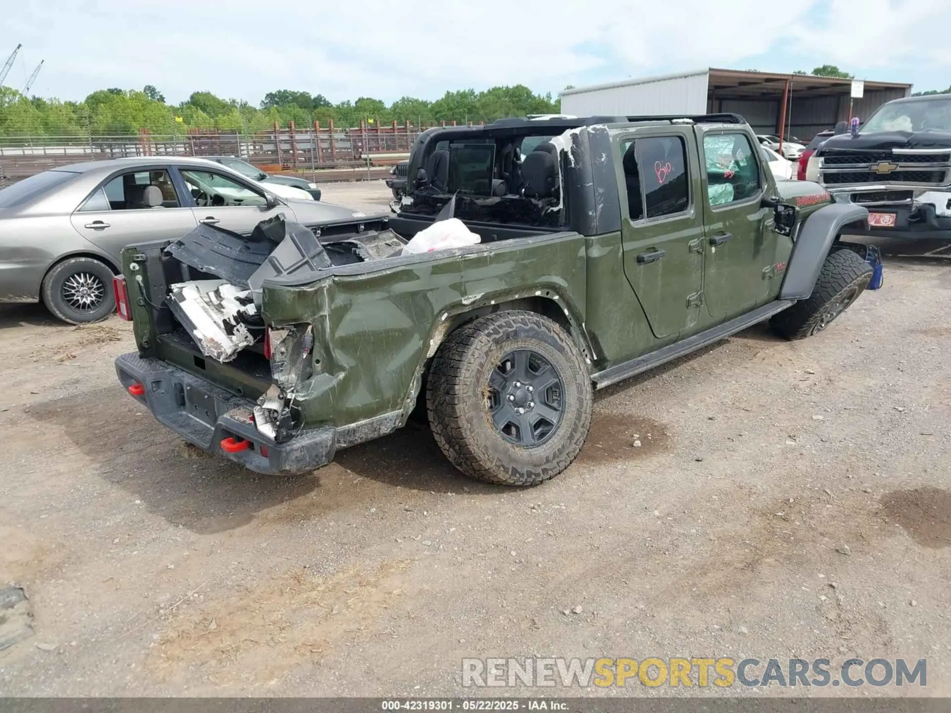 4 Photograph of a damaged car 1C6JJTEG5PL536662 JEEP GLADIATOR 2023