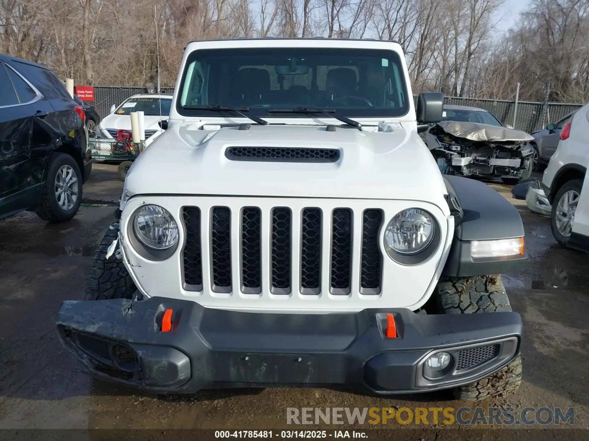 13 Photograph of a damaged car 1C6JJTEG6PL575342 JEEP GLADIATOR 2023