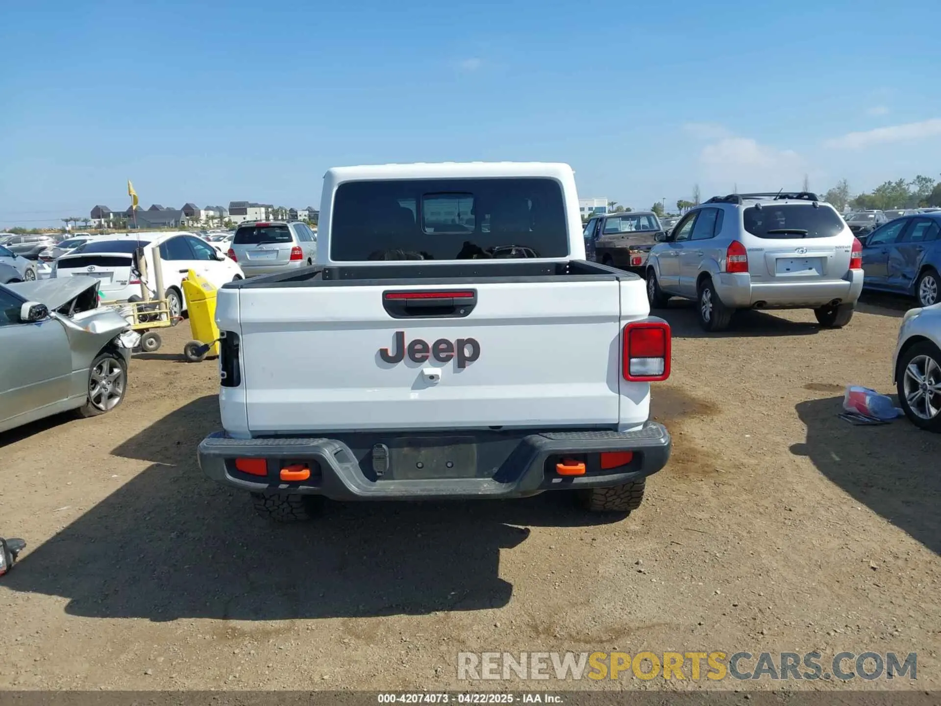 17 Photograph of a damaged car 1C6JJTEG7PL536582 JEEP GLADIATOR 2023