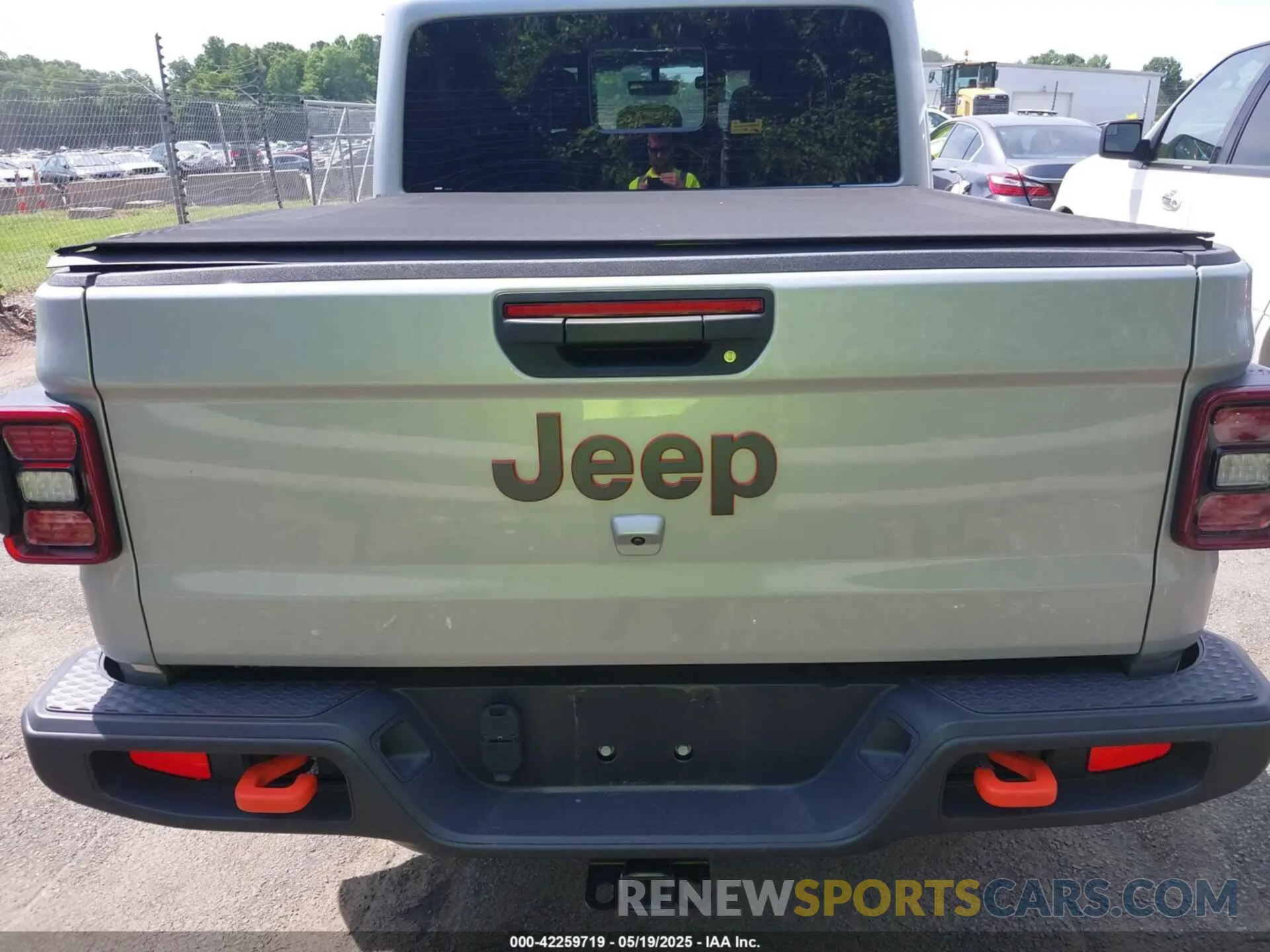 16 Photograph of a damaged car 1C6JJTEGXPL548712 JEEP GLADIATOR 2023