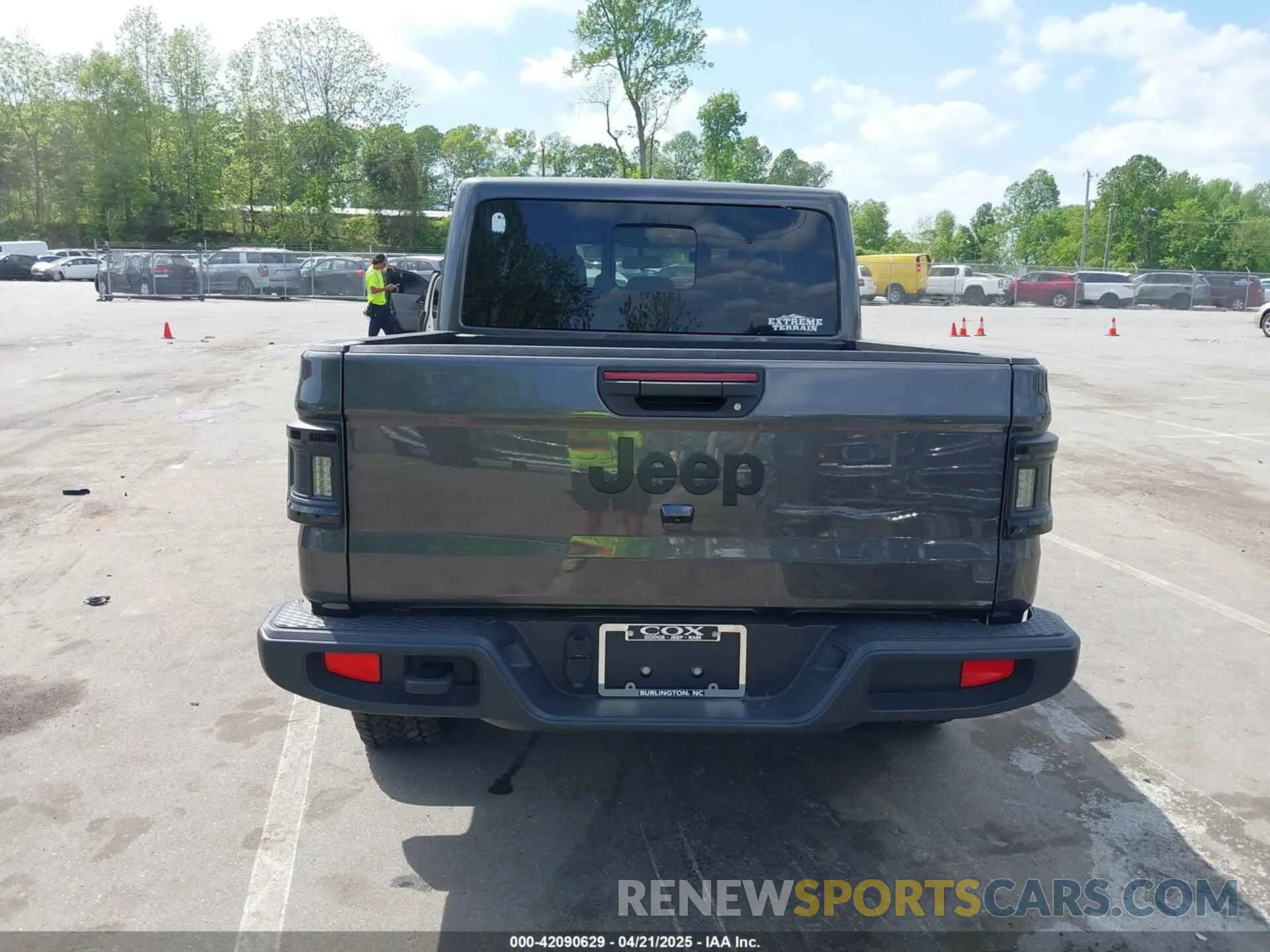 17 Photograph of a damaged car 1C6HJTAG0RL131543 JEEP GLADIATOR 2024