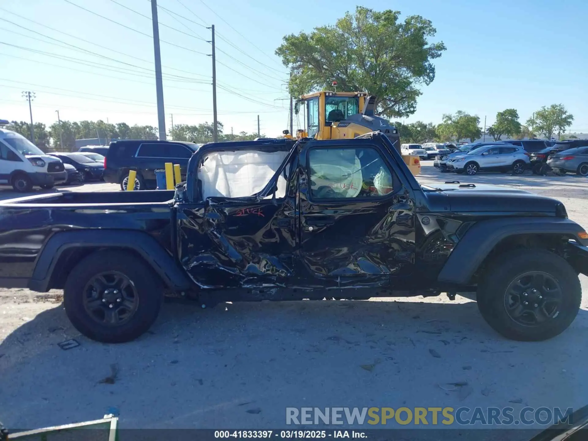 14 Photograph of a damaged car 1C6HJTAG6RL111586 JEEP GLADIATOR 2024