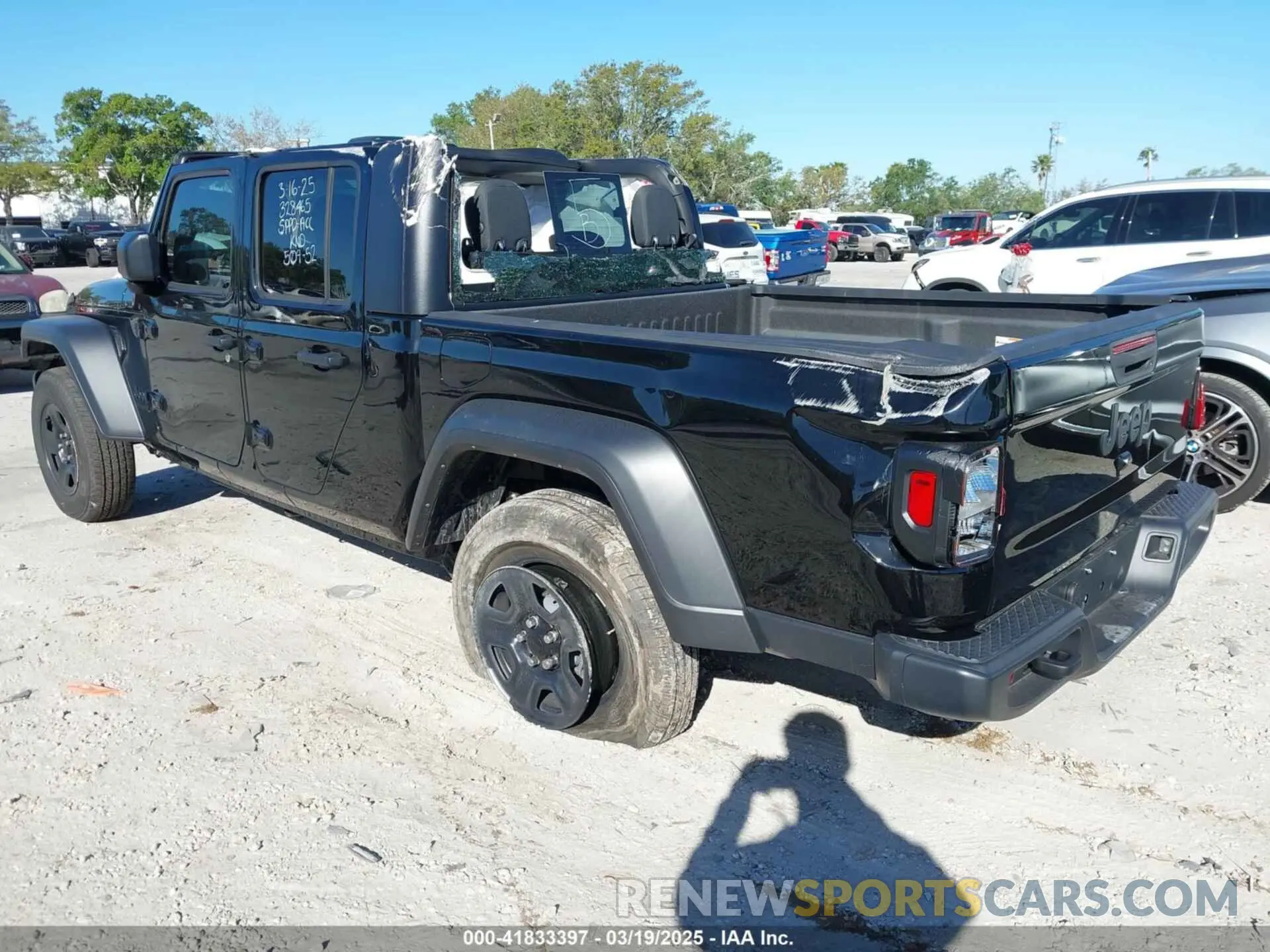 3 Photograph of a damaged car 1C6HJTAG6RL111586 JEEP GLADIATOR 2024