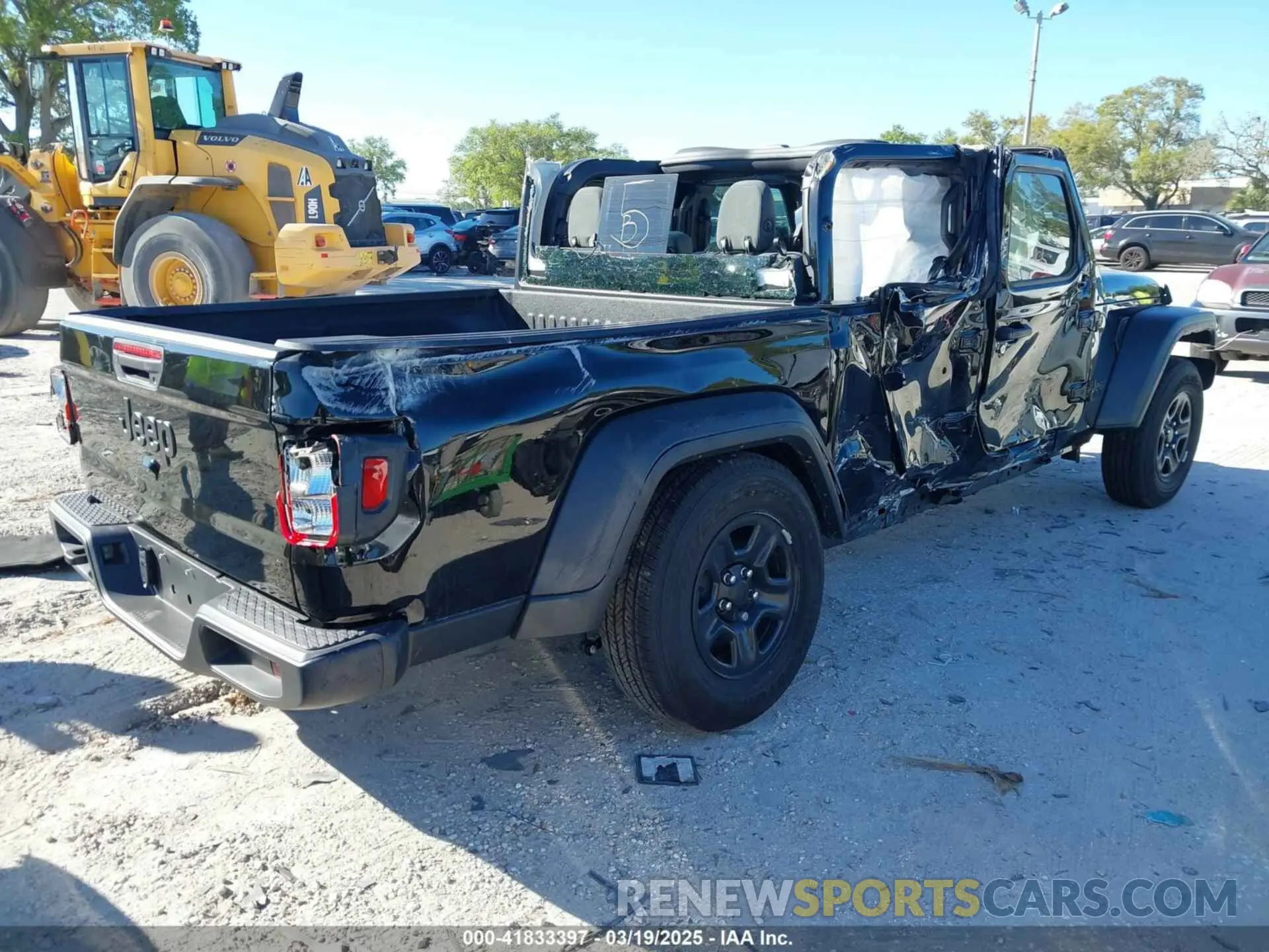 4 Photograph of a damaged car 1C6HJTAG6RL111586 JEEP GLADIATOR 2024