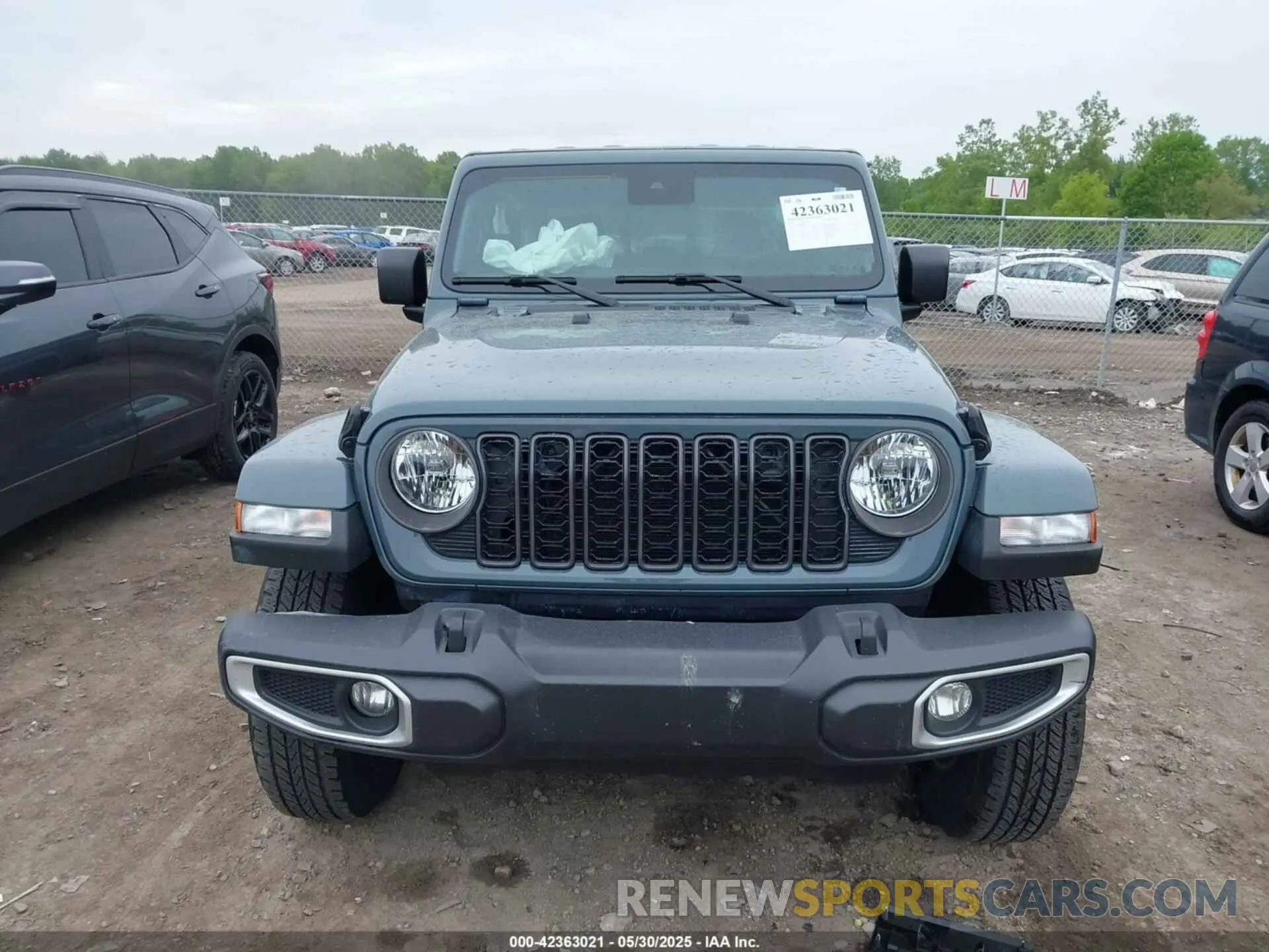 12 Photograph of a damaged car 1C6JJTAGXRL117537 JEEP GLADIATOR 2024