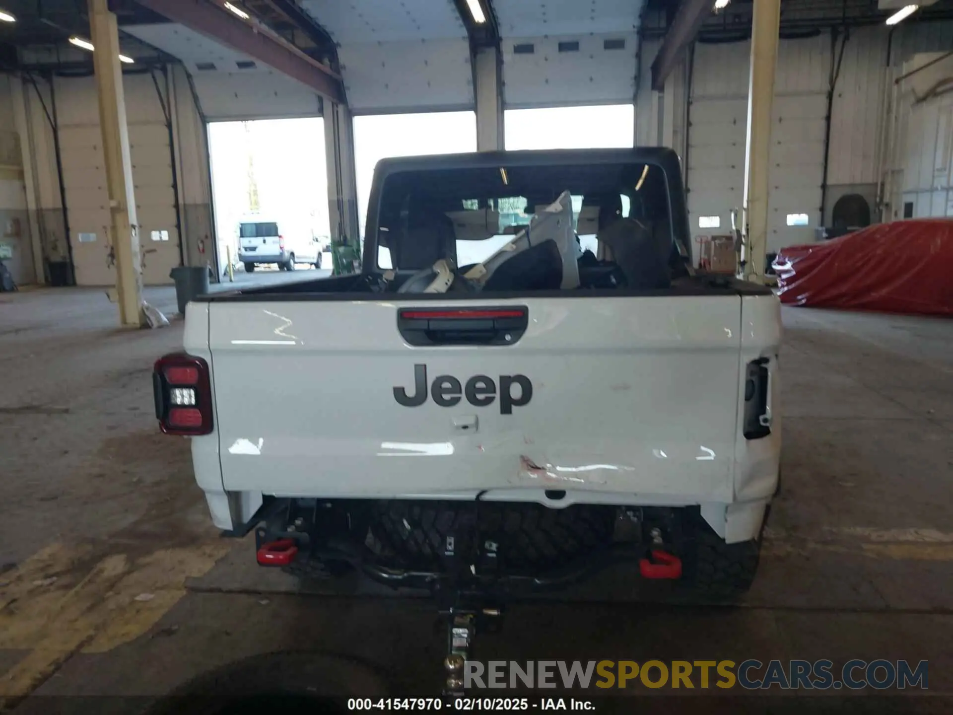 17 Photograph of a damaged car 1C6JJTBG0RL107582 JEEP GLADIATOR 2024
