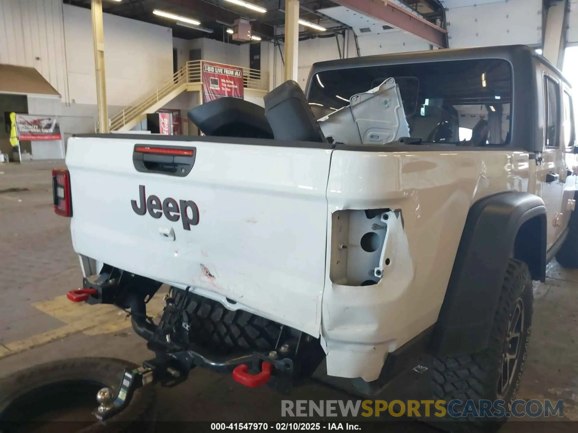 19 Photograph of a damaged car 1C6JJTBG0RL107582 JEEP GLADIATOR 2024
