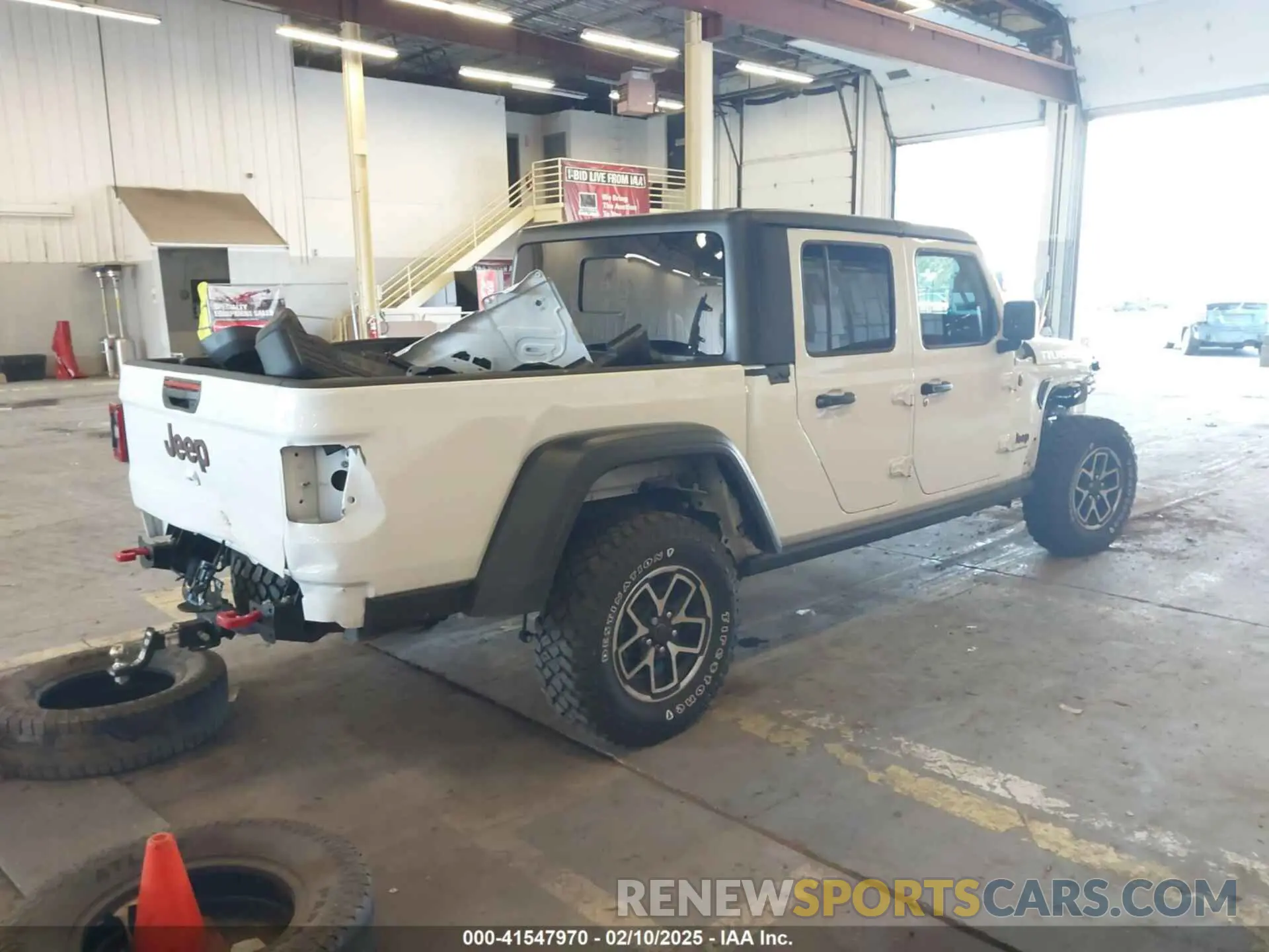 4 Photograph of a damaged car 1C6JJTBG0RL107582 JEEP GLADIATOR 2024