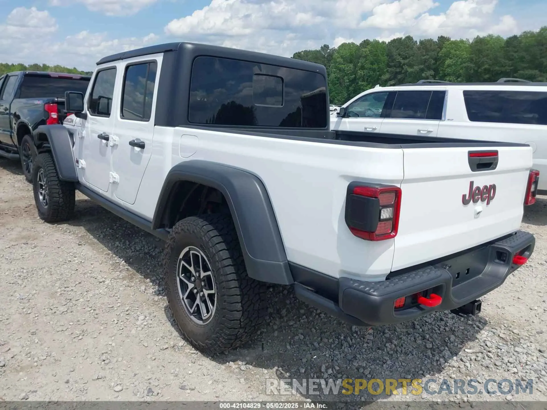 3 Photograph of a damaged car 1C6JJTBG5RL110865 JEEP GLADIATOR 2024
