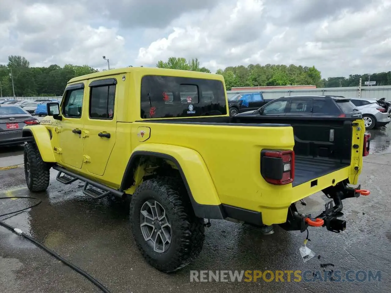 2 Photograph of a damaged car 1C6JJTEG8RL104585 JEEP GLADIATOR 2024