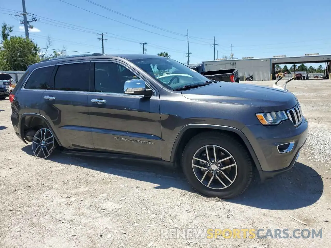 4 Photograph of a damaged car 1C4RJFBG1HC948421 JEEP GRAND CHER 2017