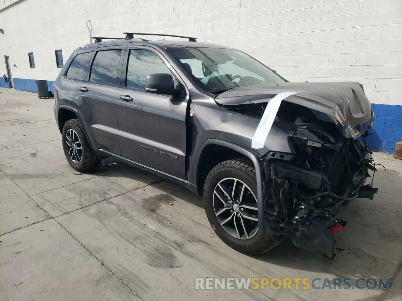 4 Photograph of a damaged car 1C4RJFLG2HC784546 JEEP GRAND CHER 2017