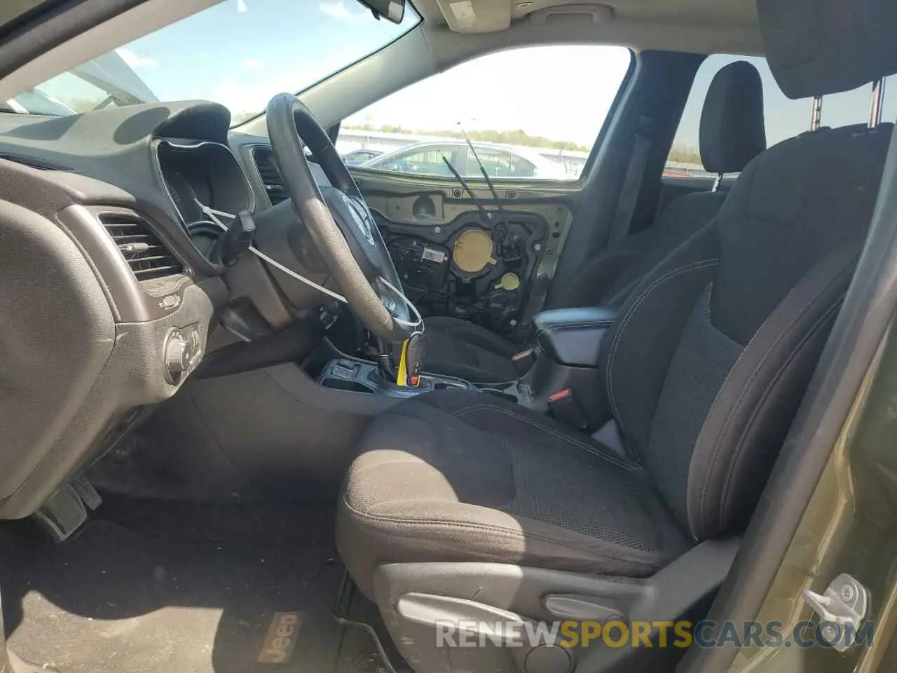 7 Photograph of a damaged car 1C4PJLCB0KD144119 JEEP GRAND CHER 2019