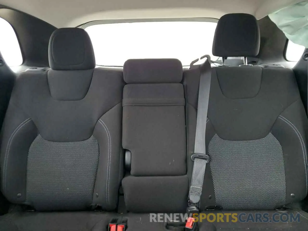 10 Photograph of a damaged car 1C4PJLCB0KD203797 JEEP GRAND CHER 2019