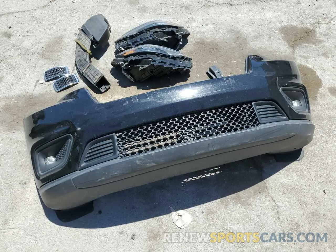 13 Photograph of a damaged car 1C4PJLCB1KD327111 JEEP GRAND CHER 2019