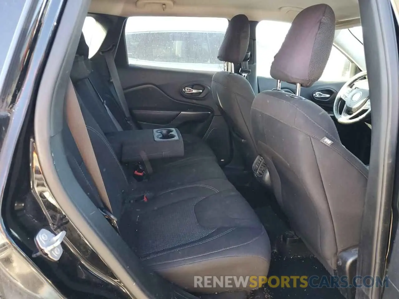 11 Photograph of a damaged car 1C4PJLCB1KD348749 JEEP GRAND CHER 2019