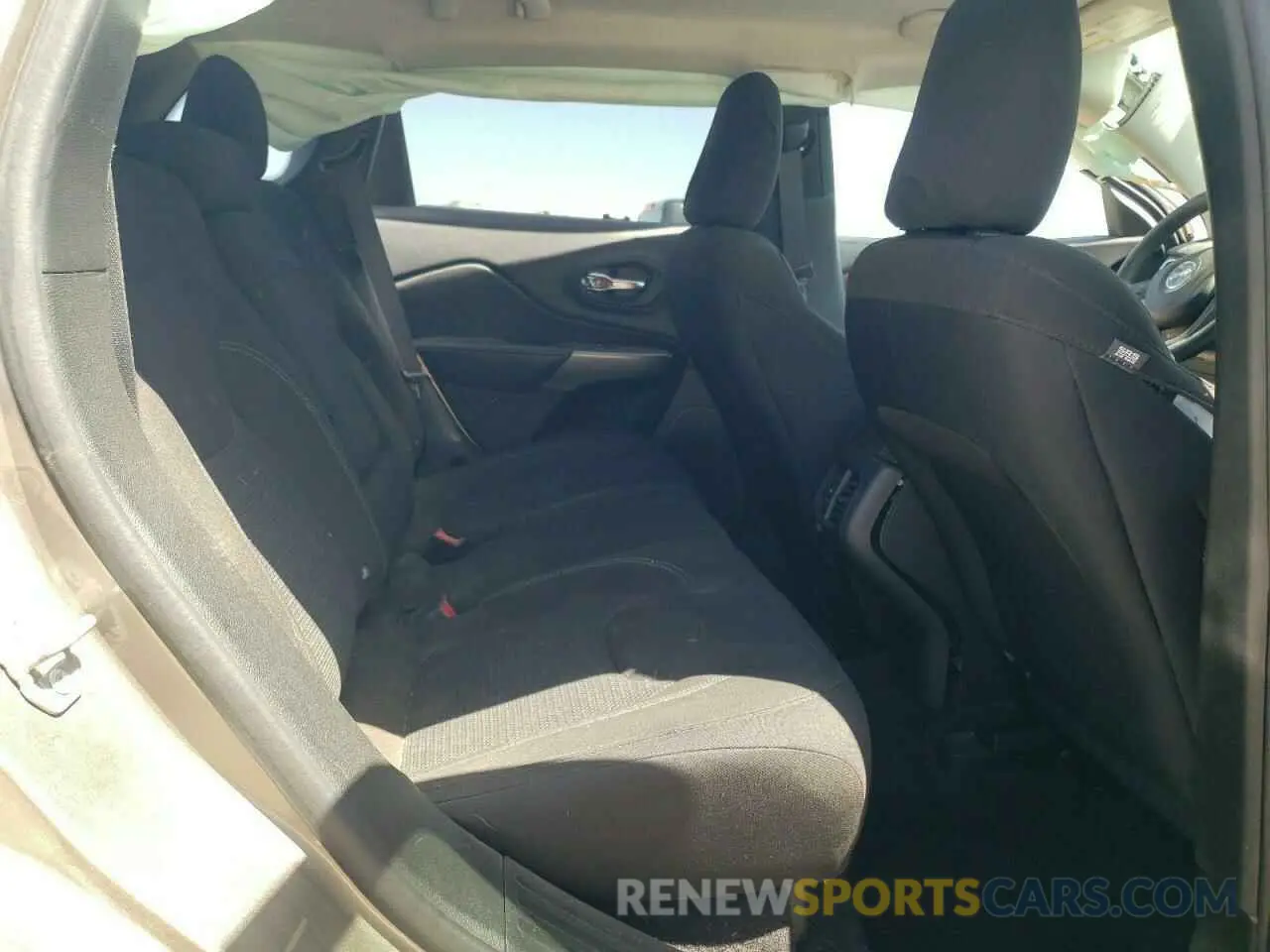 11 Photograph of a damaged car 1C4PJLCB2KD175825 JEEP GRAND CHER 2019